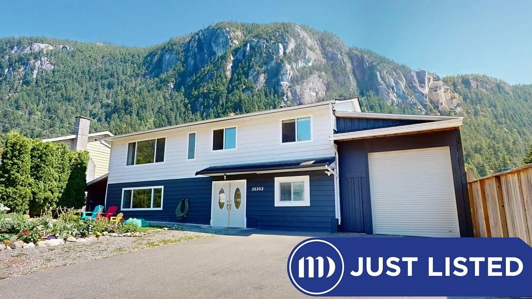 👀 Just Listed 👀 

📍 38302 Hemlock Avenue
🗺️ Squamish, BC
🏘️ Valleycliffe
🛏️ 5 Bed
🛁 3 Bath
📐 2178 sq ft
🔨 significantly renovated
🔥 Natural gas range
💧 Hot water on demand
🚘 Over height garage and open parking
🌲 Big yard
⛰️ Chief and mou