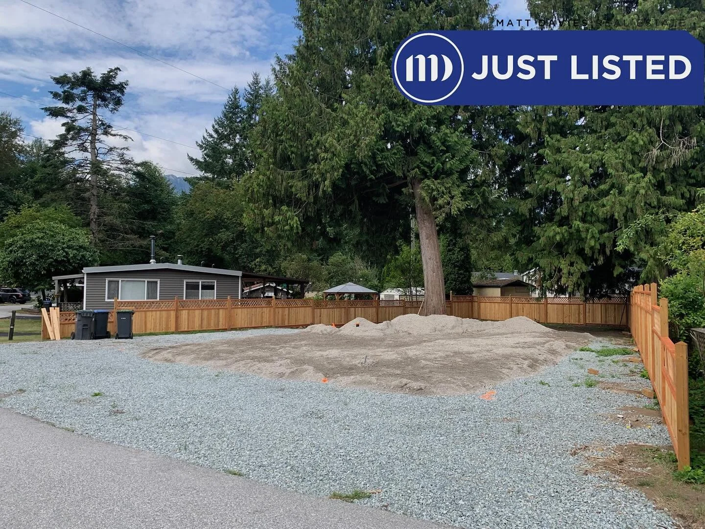Just Listed!
📍 114 - 1830 Mamquam Road
🗺️ Squamish BC
🏘️ Timber Town Estates
📐 4900  sq ft pad
🔨 Clean pad
🪨 Gravel base
🏔️ Mountain views
🫣 New Fence
💰 Listed at $200,000
Here is a rare opportunity to get into the market and into the highl