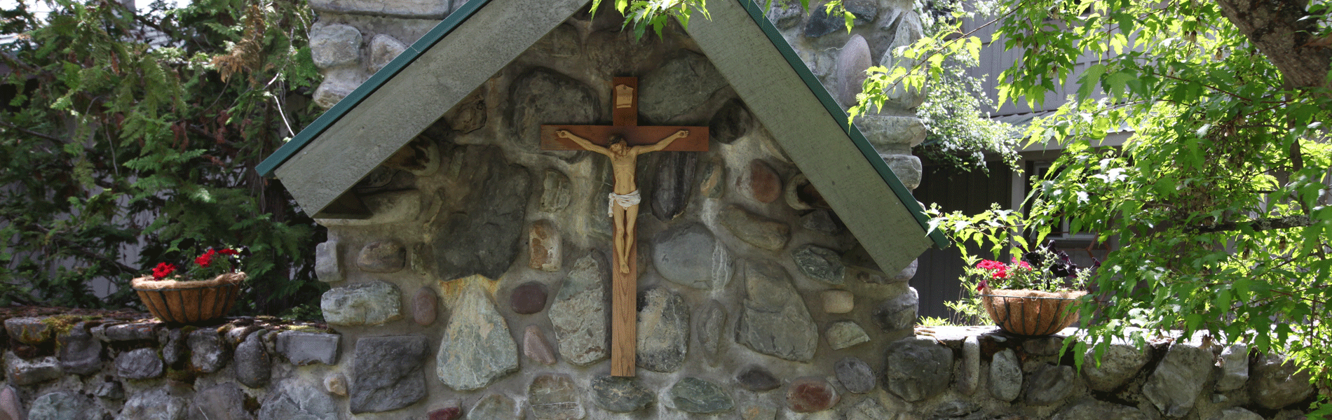 Outdoor-Crucifix-w-Wall-1900-X-600-WEB.gif