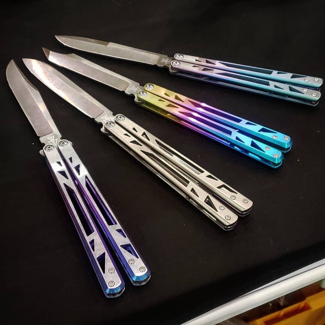 Posted up! @ooakforge table 20N. Swing on by to check out my Planarians and his Megasongs! Along with a whole bunch of other cool products! 

#bensonblades #planarian #ooakforge #knifemaking #customknife  #bladesmithing #blacksmithing #art #bladeshow