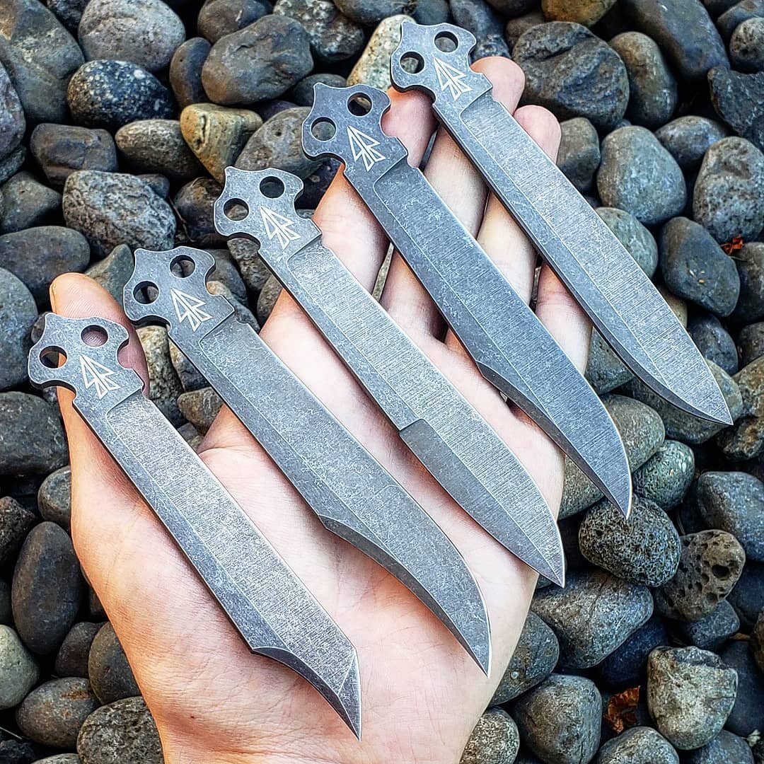 These are the 5 #planarian blades I was able to wrap up for @blade_show 2021! Spending all day today tuning and assembling these suckahs. More pics to come once they're all finished up! 

Stoked for this coming weekend! The balisong world is really b