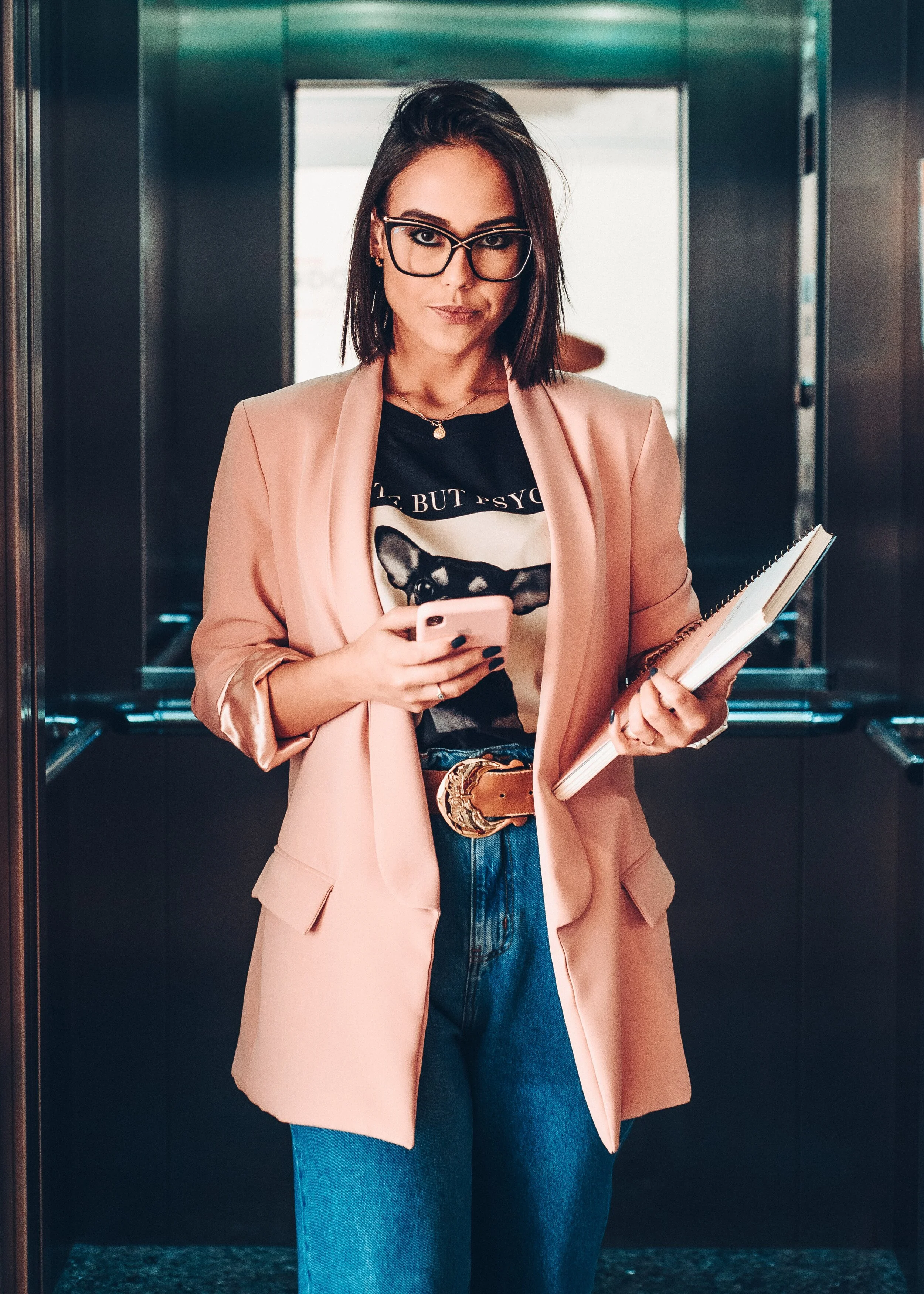 A Dating Therapist - AND, SWIPE RIGHT dating service / dating wellness concierge