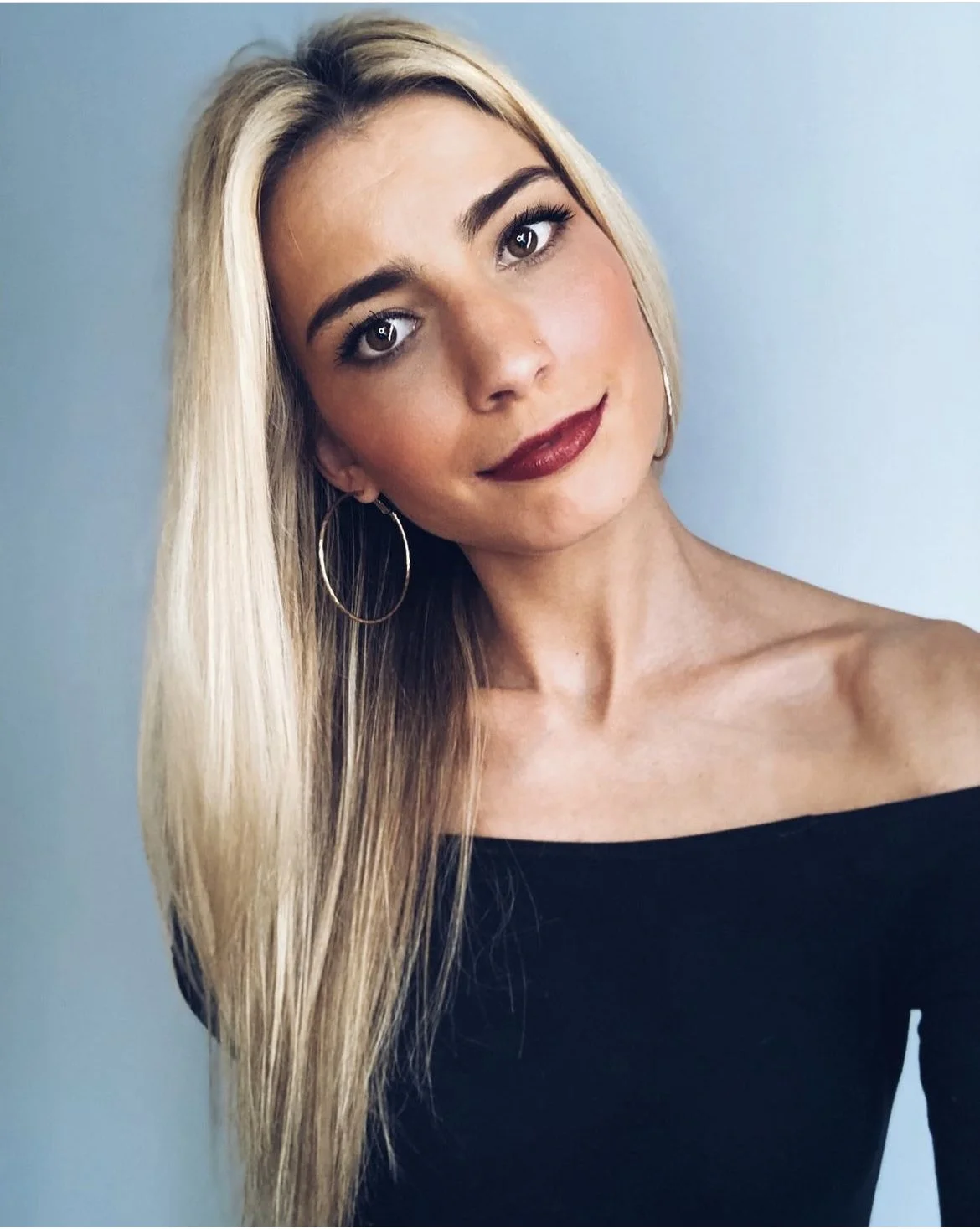 Dating & Relationship Coach - Chloe Miller Founder of AND, SWIPE RIGHT