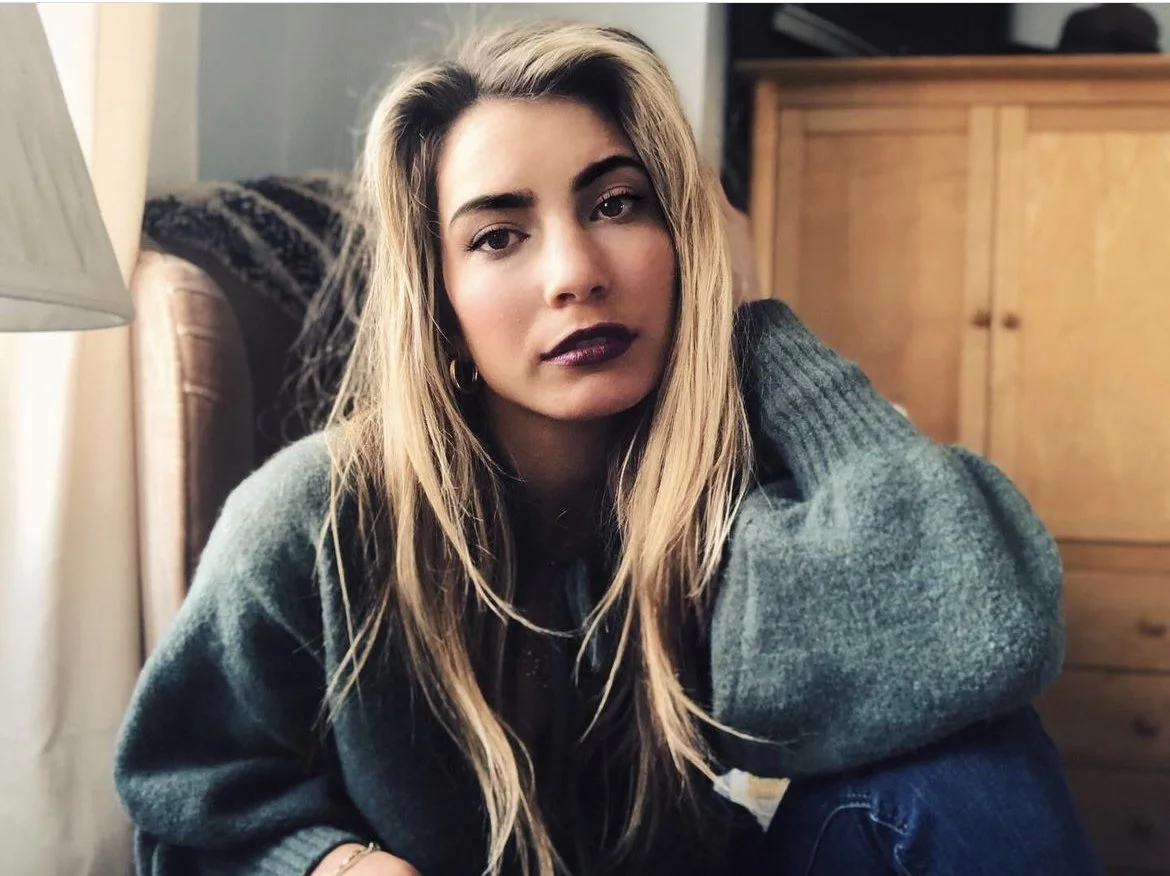 Couples Relationship Coach, Chloe Miller, founder of AND, SWIPE RIGHT