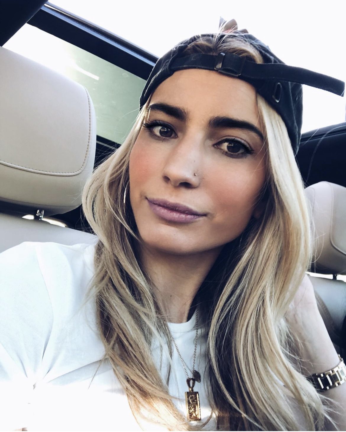 Online Dating Coach, Chloe Miller, founder of AND, SWIPE RIGHT