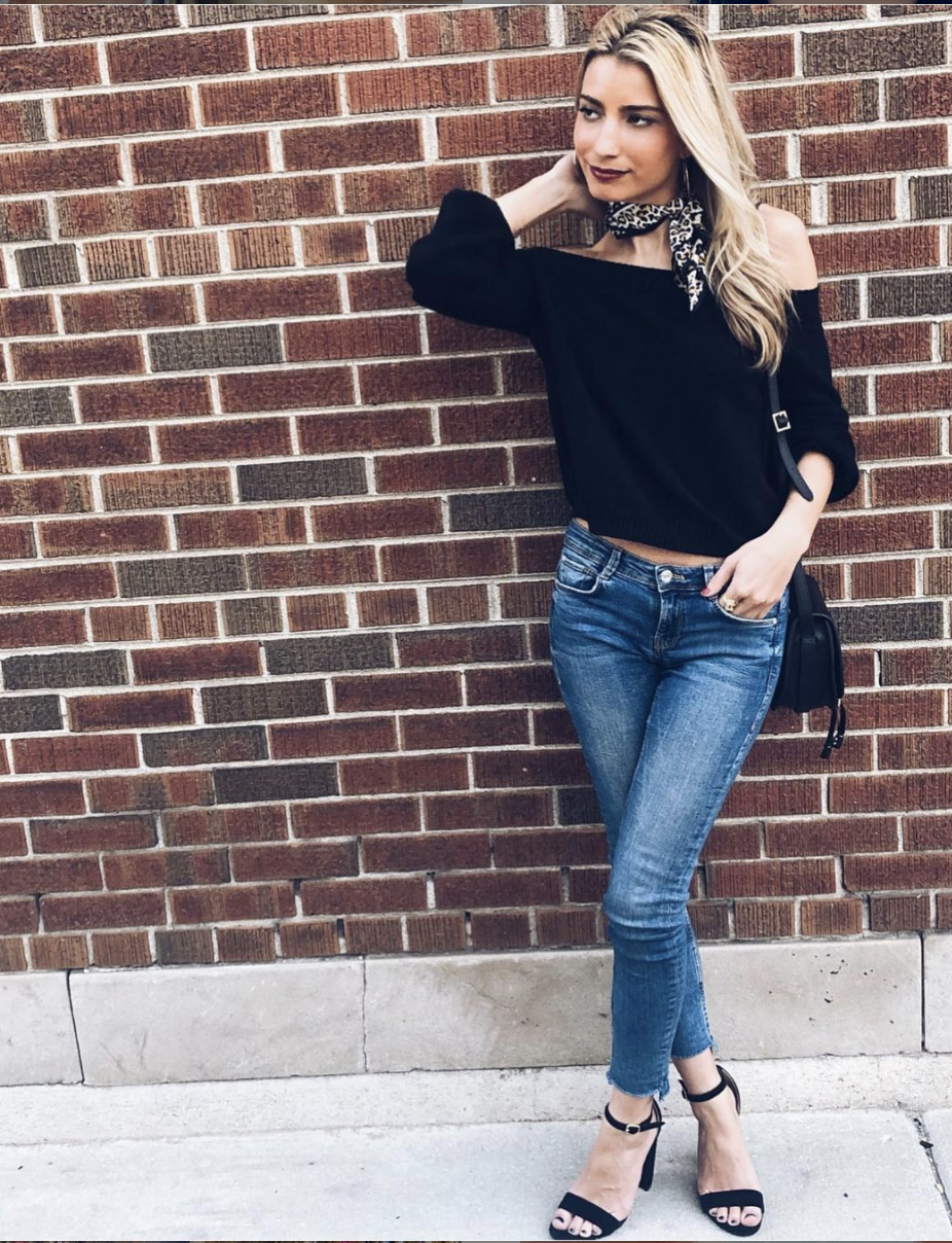 Dating & Relationship Coach, Chloe Miller, founder of AND, SWIPE RIGHT
