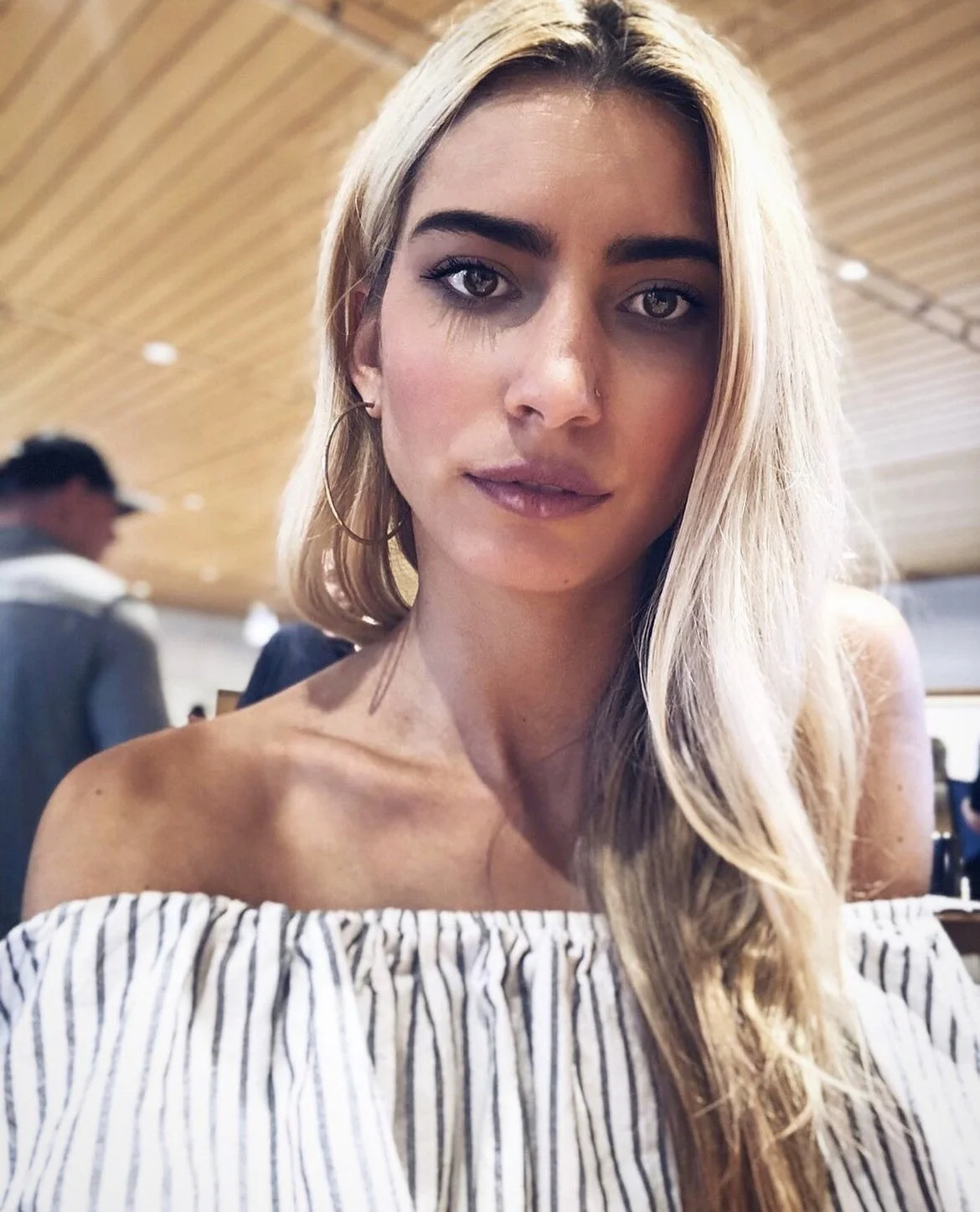 Online Dating Coach, Chloe Miller, founder of AND, SWIPE RIGHT