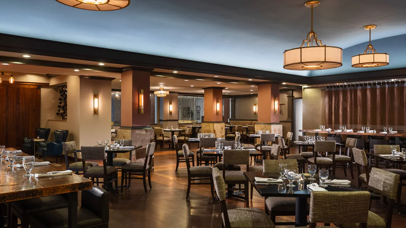 dsmbr-restaurant-7060-hor-wide.webp