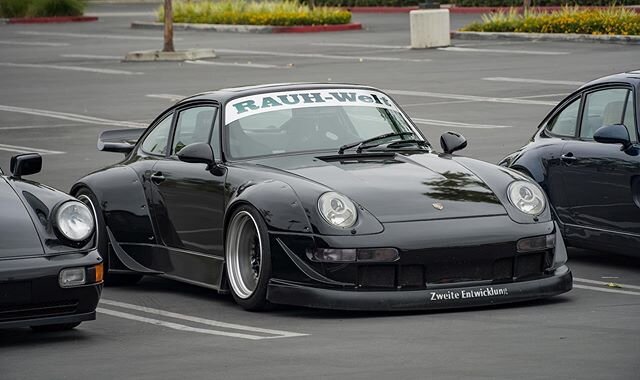 RWB. Really Wide Body. 😂❤️🏁🏆🙏👊 @audatsgud #widebodywednesday #porsche #aircooled #911 #993 #blackAUt