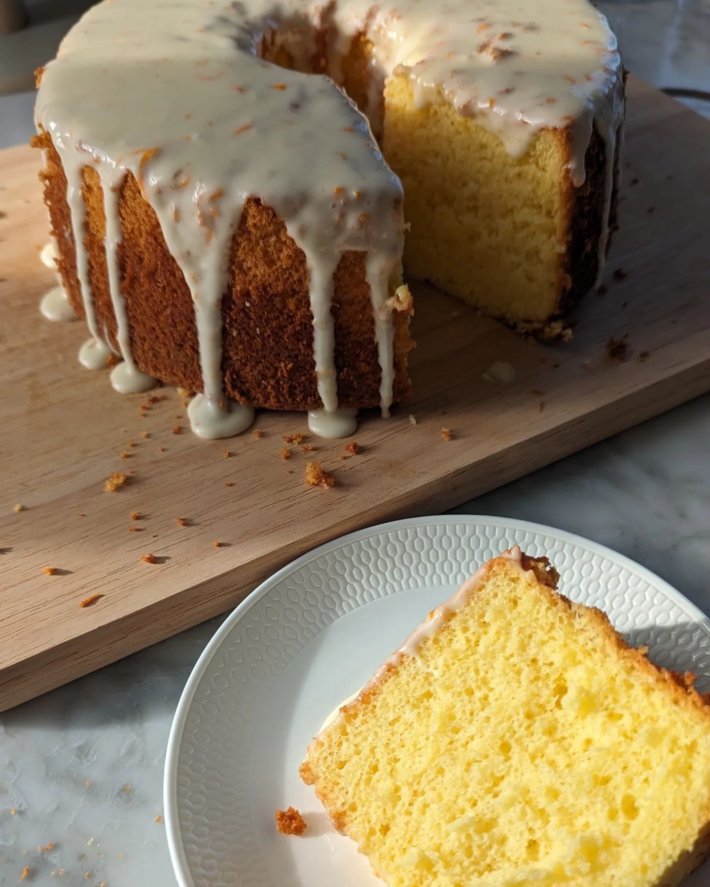 My first chiffon cake was a success! A little bit messy as this was a practice run. It's a mandarin sponge with a sour cream glaze, I'll prob do fresh cream next time as the glaze was a bit sweet for my liking. Now what to do with all this cake 😅