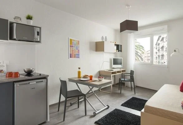Arnaques, hausses des prix, pénuries : l'enfer du logement étudiant