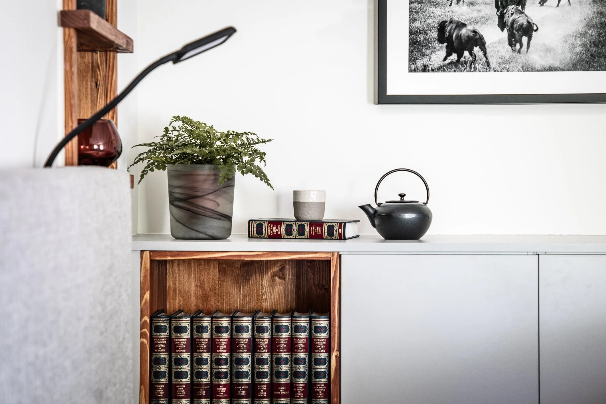 photographie d'un meuble sur mesure pour une suite parentale dans le brabant wallon prise en lumière naturelle - architecture intérieure