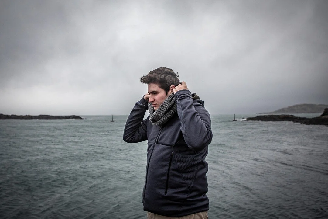 Une impression de bout du monde, une certaine solitude... Et ce vent et cette pluie qui nous giflaient le visage... Mais l'endroit est tellement hypnotique, fort, magnifique... #seil #ellenabeich #wildaboutargyll #argyllandbute #scotland #explorescot