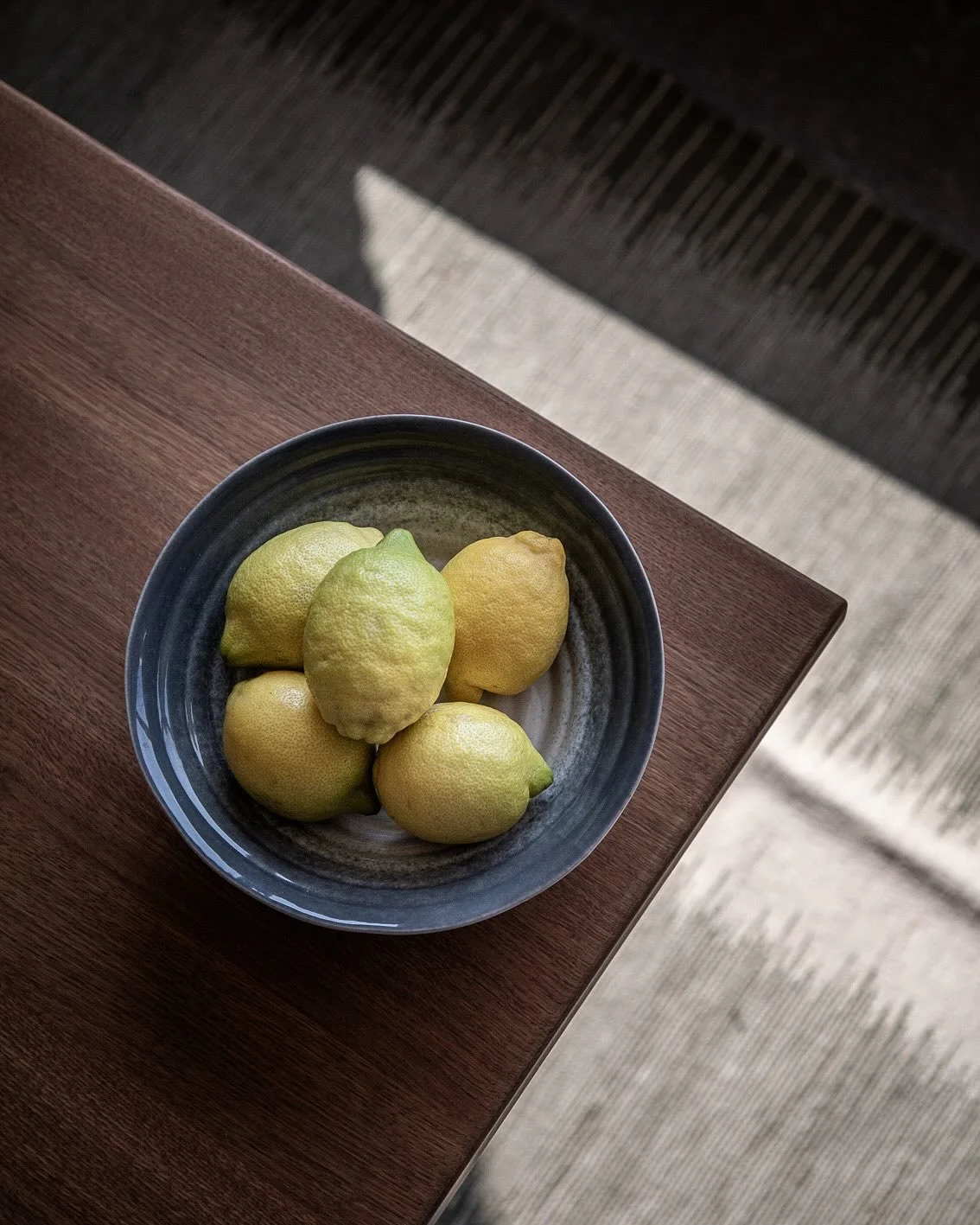 Quelques photos pour illustrer ma jolie rencontre avec Julie @jumi_decor &hellip; 
Ce n&rsquo;est pas seulement photographier des int&eacute;rieurs, des meubles&hellip; c&rsquo;est chercher les lignes, les courbes, faire coexister la lumi&egrave;re a