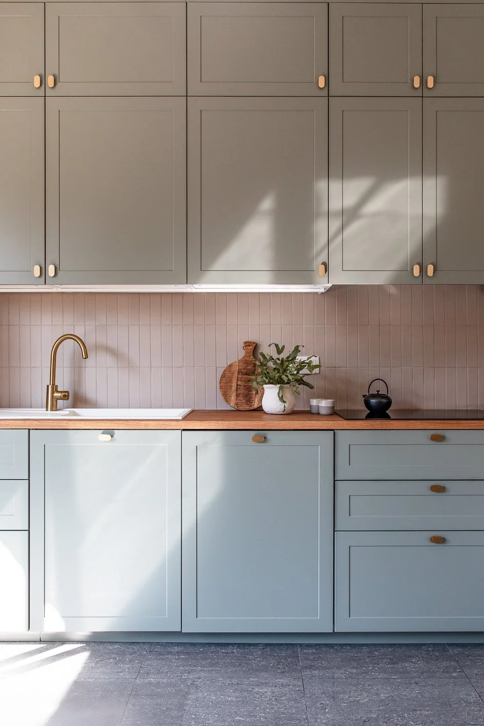 photographie d'une cuisine contemporaine prise en lumière naturelle - architecture intérieure par Stéphanie Asta