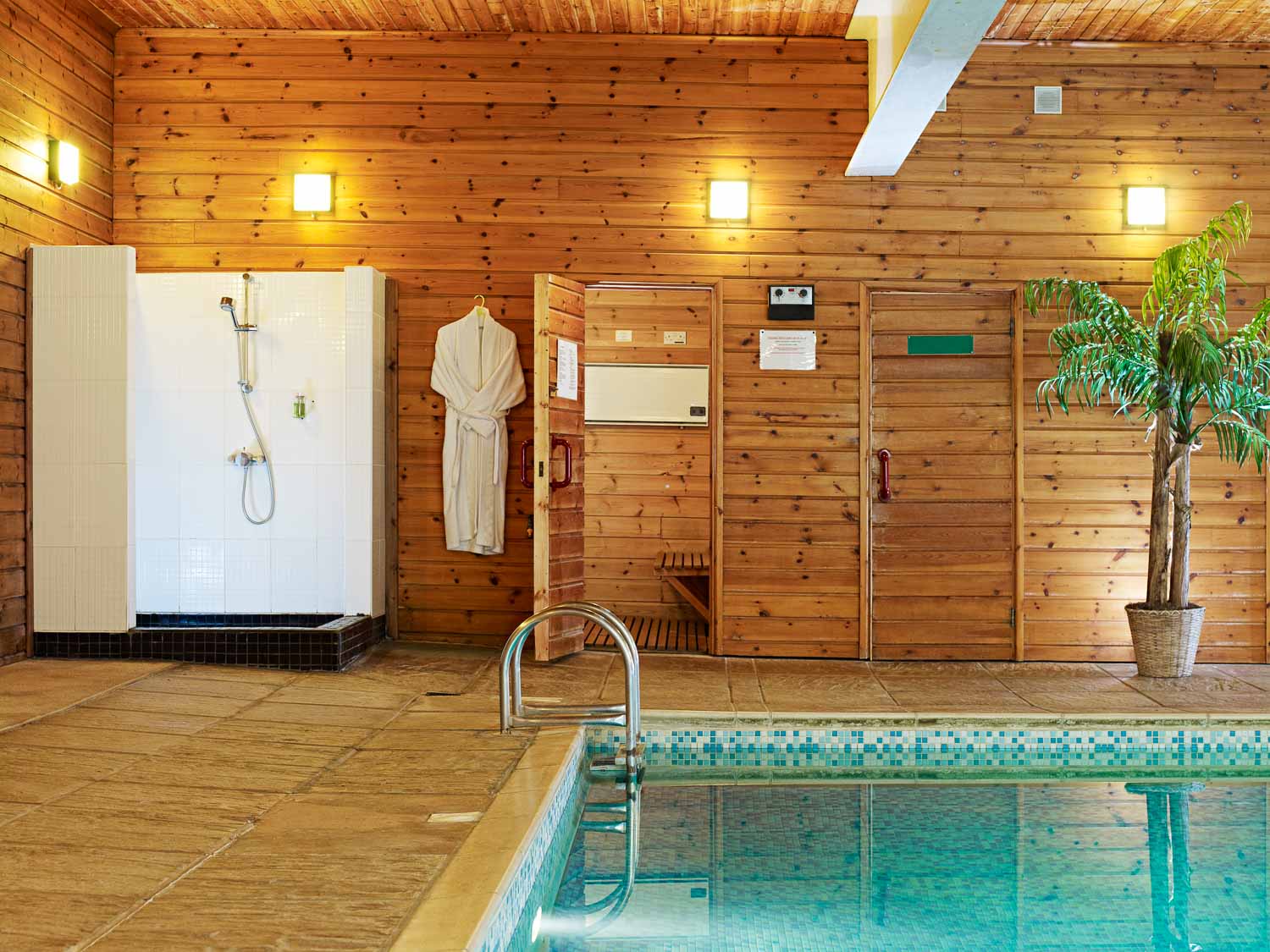 Flear Farm Cottages Indoor Pool, shower and changing room