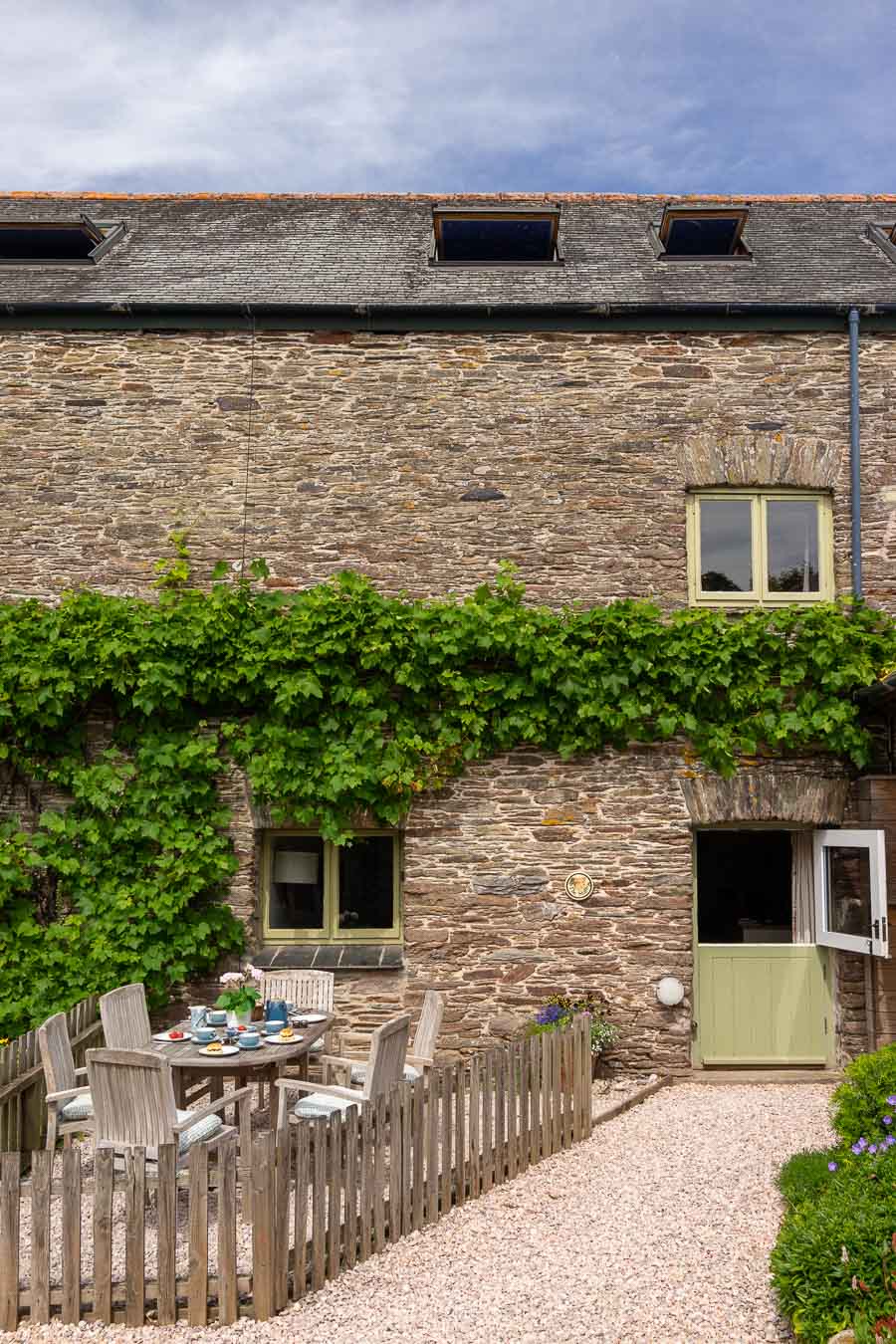 The Stalls is a 6-bed holiday cottage set in spectacular South Hams scenery, with everything you’ll need for your stay. 