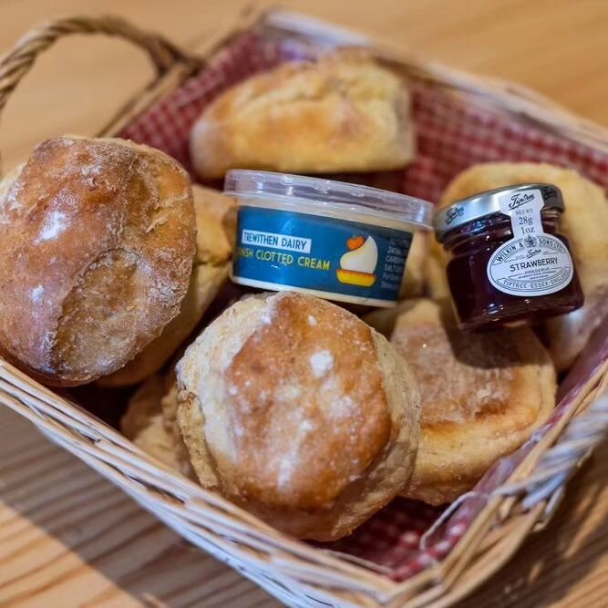 🫖
Have a cream tea on us!
Booking website 🔗 in bio

#southhams #ruralbreaks #creamtea&nbsp; #jam&amp;cream #devoncreamtea&nbsp;
@premiercottages @aaratedtrips @tinytravelship @visitsouthdevon