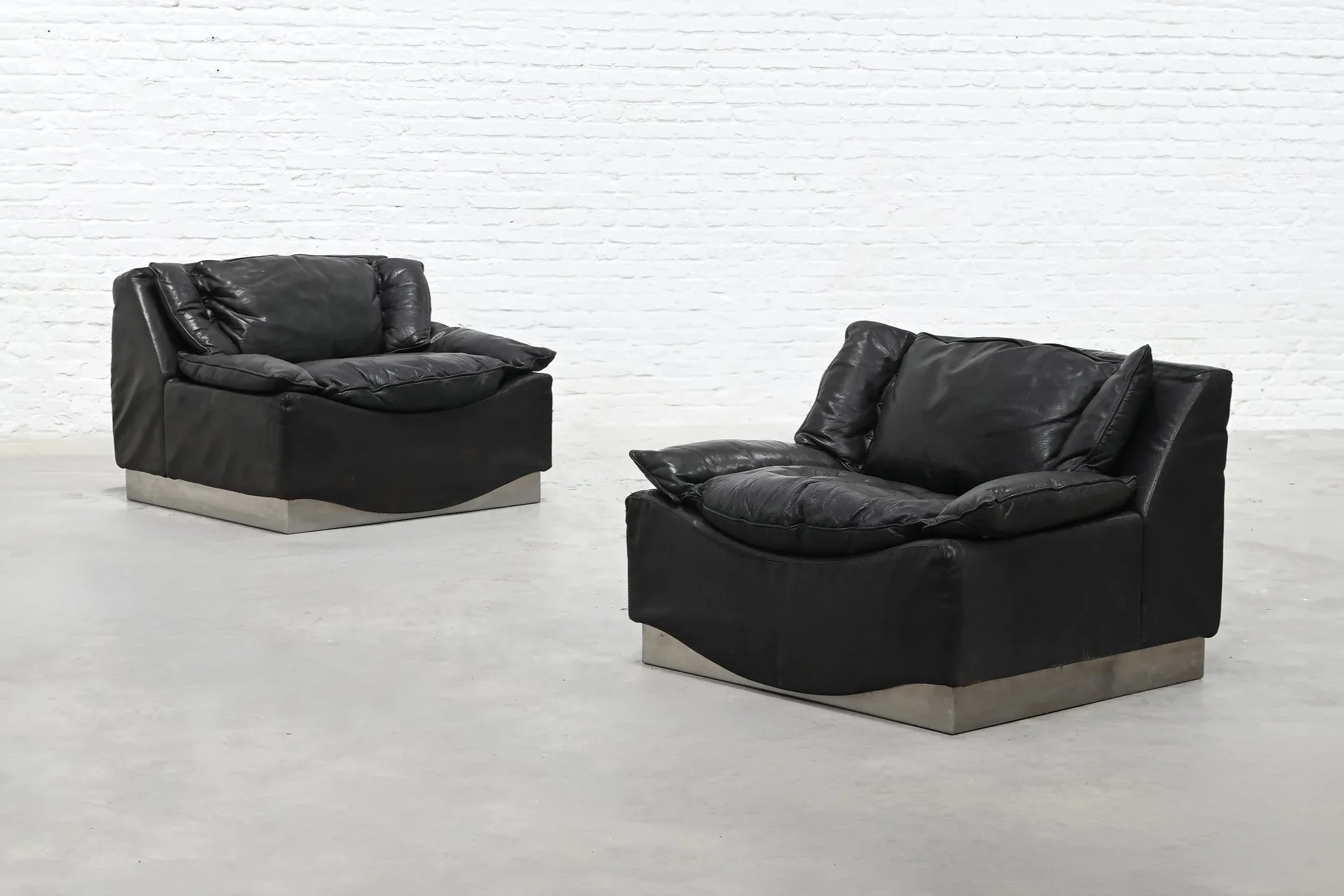 Pair of Lounge Armchairs in Leather and Steel by Luciano Frigerio, Italy 1960s