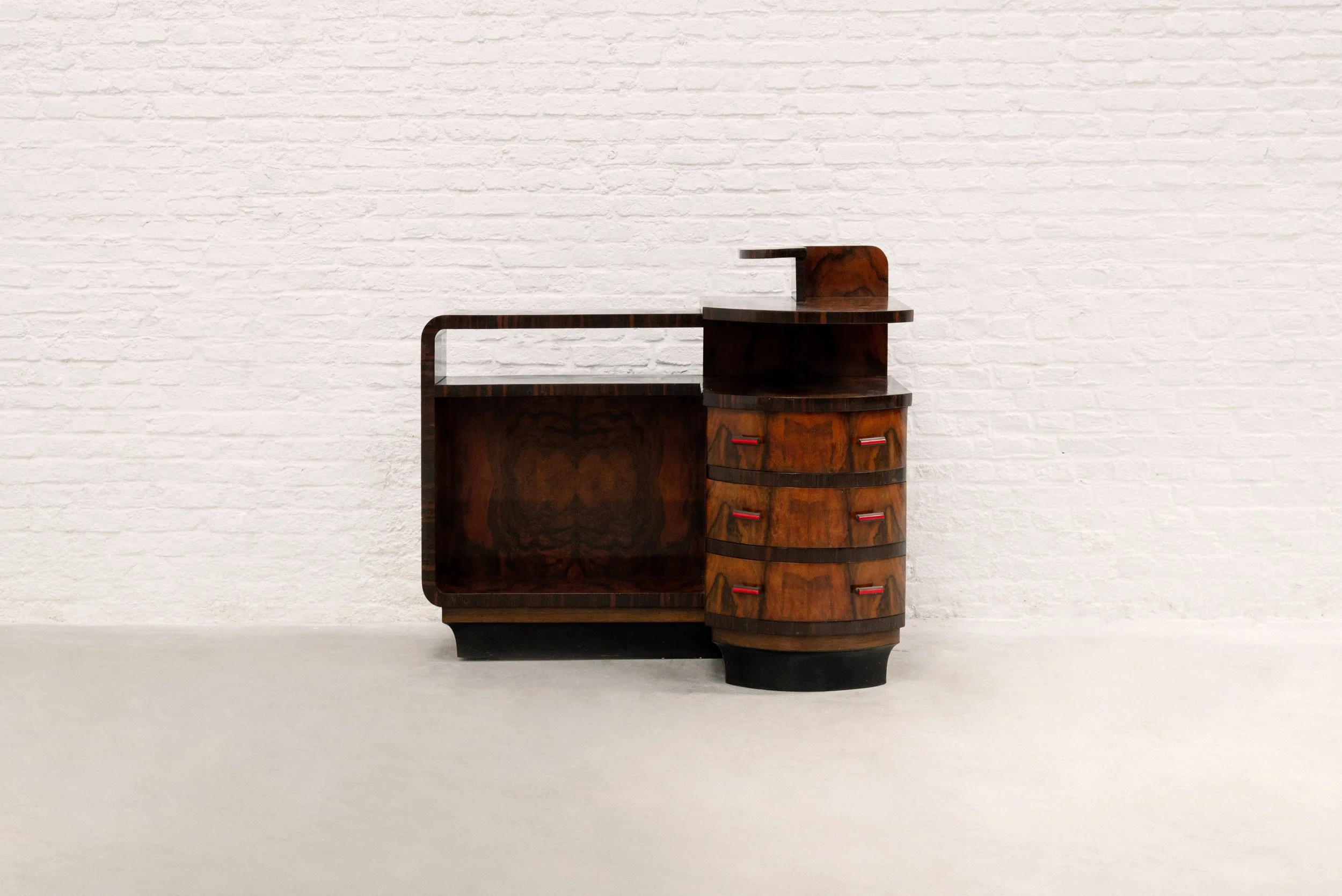 Italian Rationalist Walnut Sideboard with Red Bakelite Handles, circa 1930