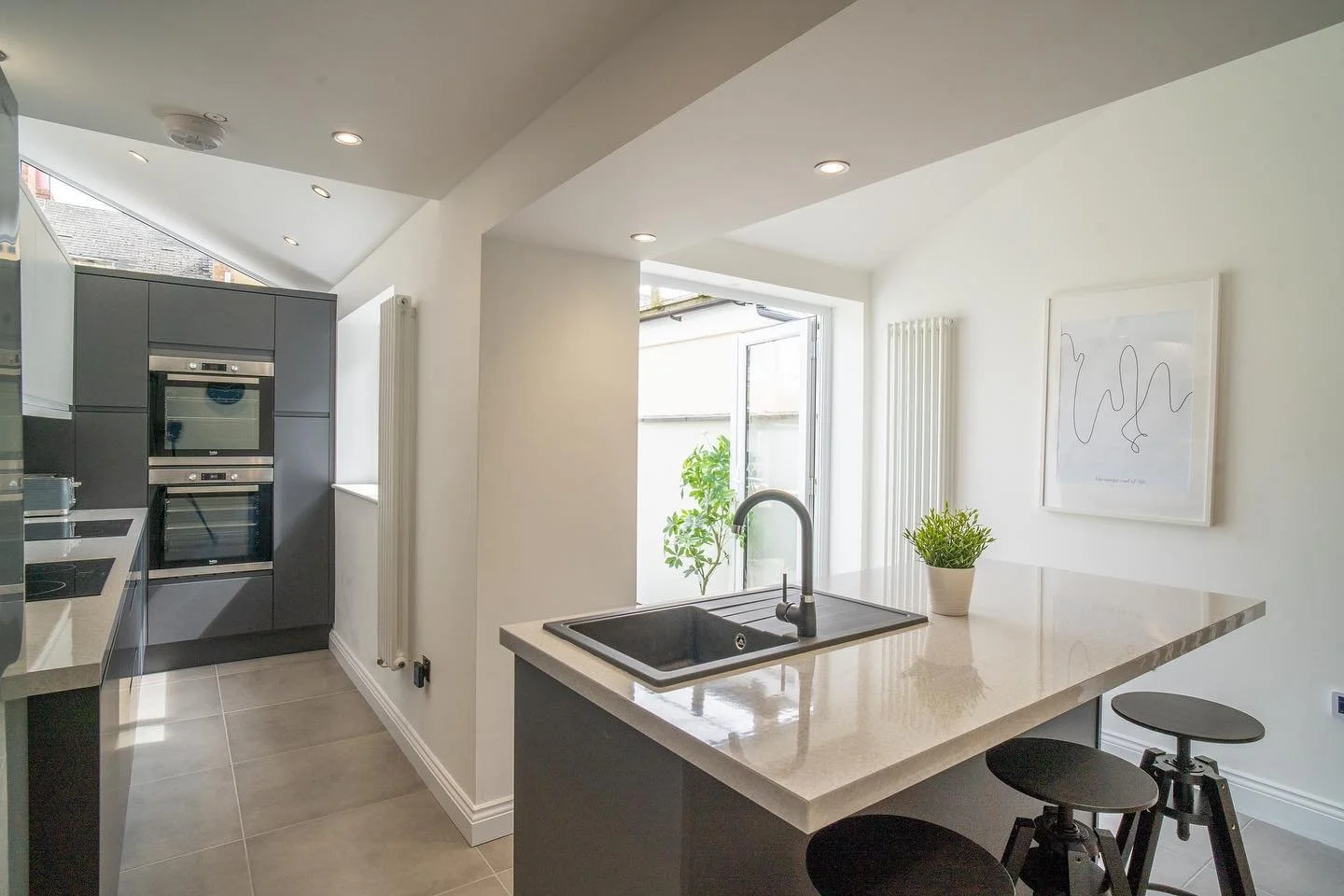 STOP WHAT YOU&rsquo;RE DOING‼️ ✨It&rsquo;s #projectphoenix&rsquo;s big reveal!✨

We think it&rsquo;s our best yet. 5 gorgeous double bedrooms all with en-suites, complimented by a sleek and modern communal area that oozes class and luxury. 💎✨

Locat