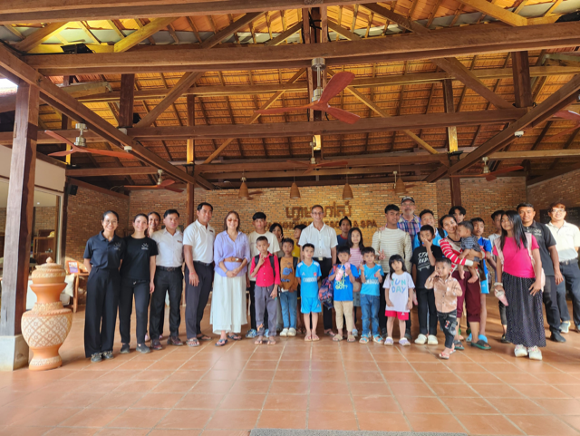 Cambodian School Teachers Helpers Children.png