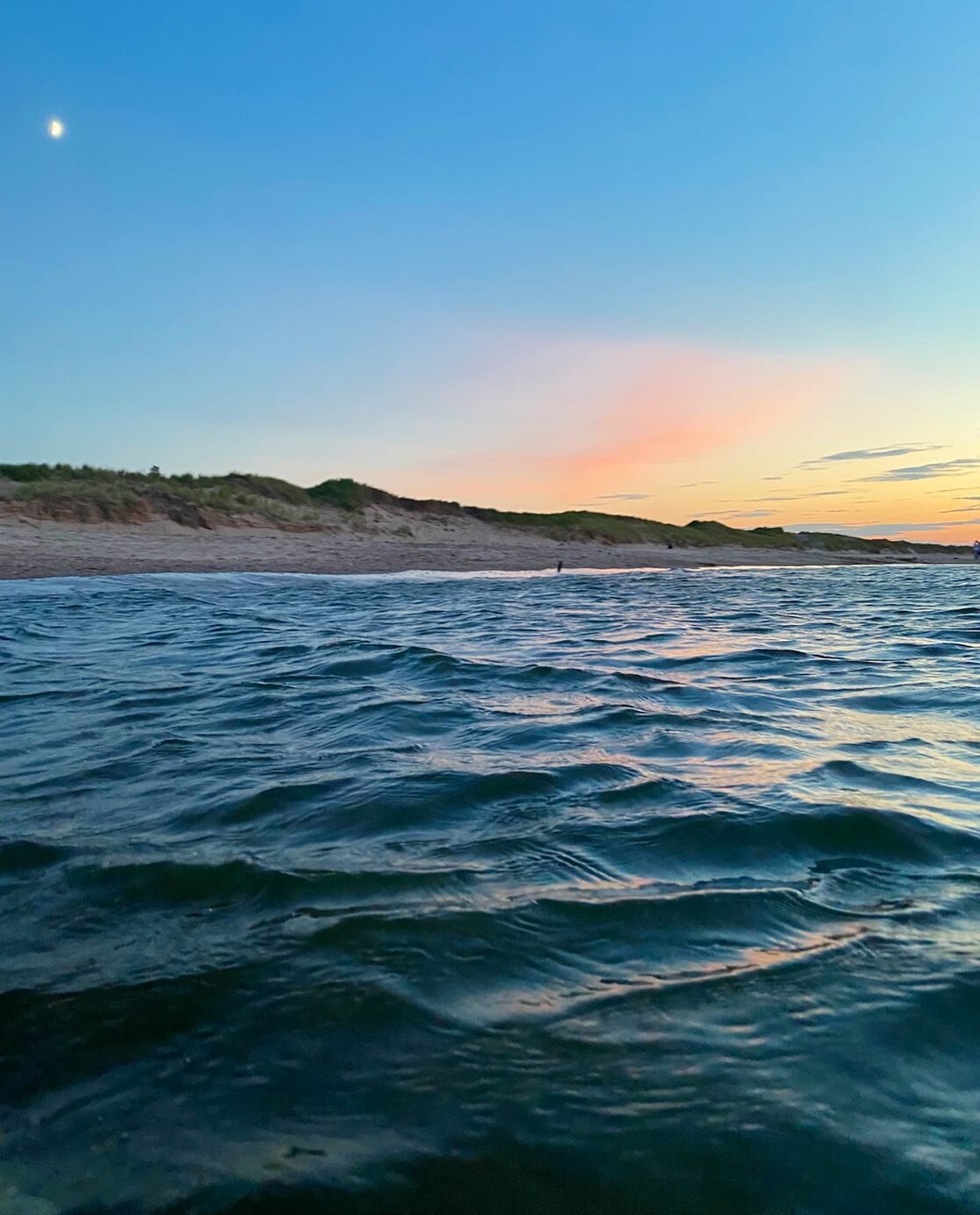 There is nothing better than a post work dip!  If you love the idea of jumping in the ocean after a shift, then PEI is the perfect place for you to call home 🌊 

Did you know that there is a one time $5000 incentive offer to both graduate and experi