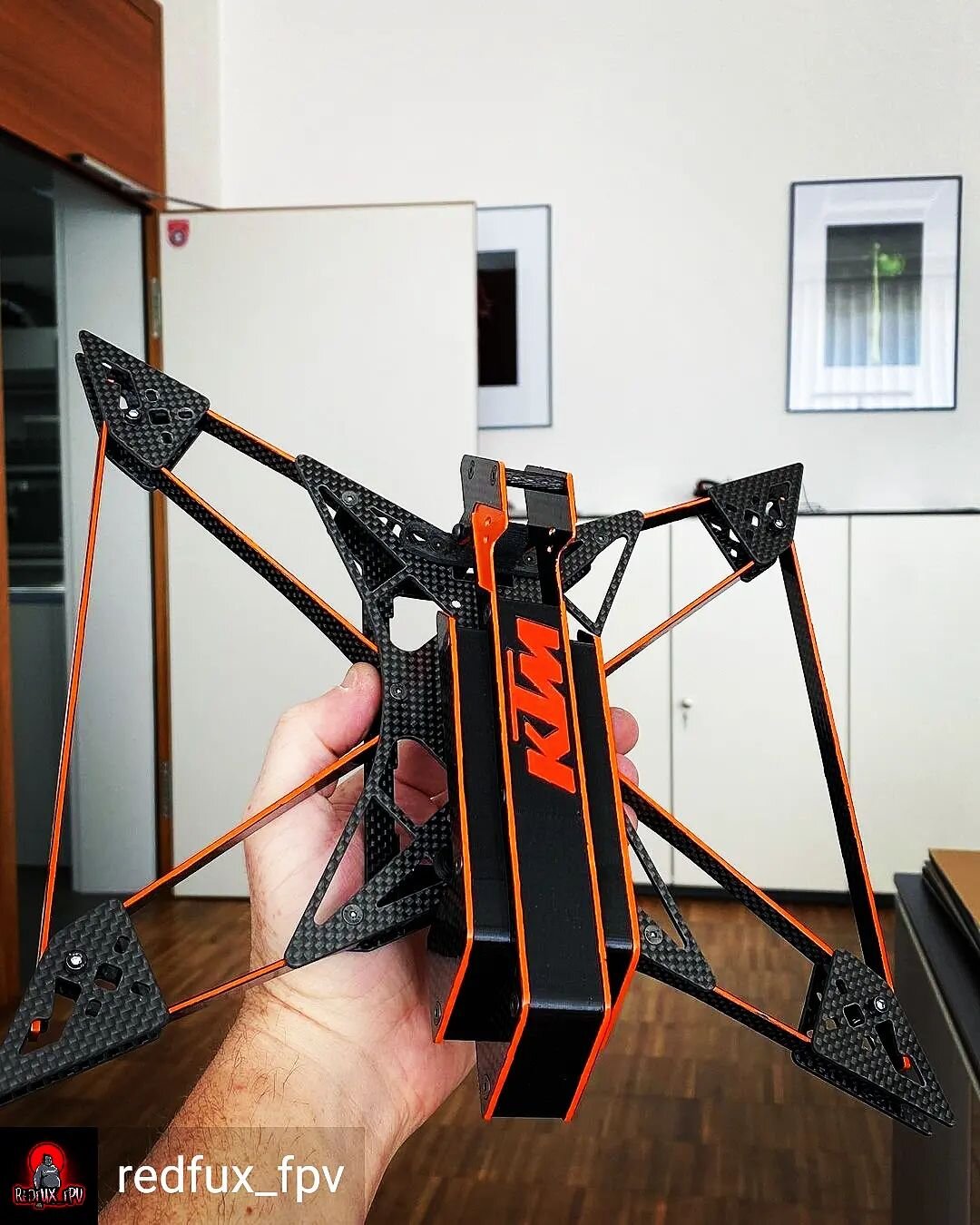 Meanwhile somewhere in Austria...😍🔥🤗

Great paint job by @redfux_fpv. Waiting for full assembly and share of his flight experience.

Picture credits to @redfux_fpv