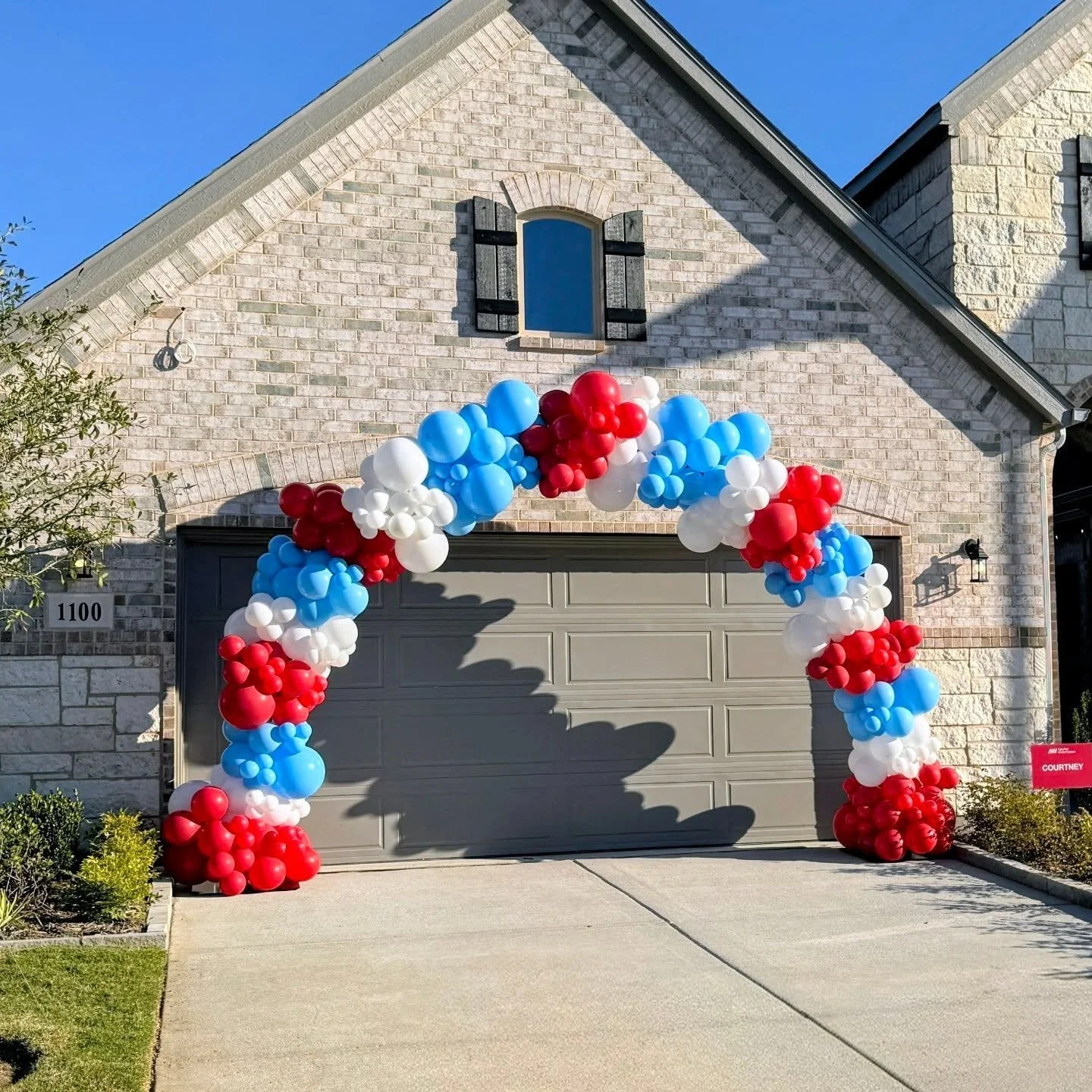 ARCH you glad balloons make everything better?! 🎈💕

So many fun arch designs lately... what's not to love?

#UpUpBalloonsTx #DFWBalloons #DFWCorporateEvents #DFWCustomBalloons #DFWLuxuryBalloons #DFWEvents