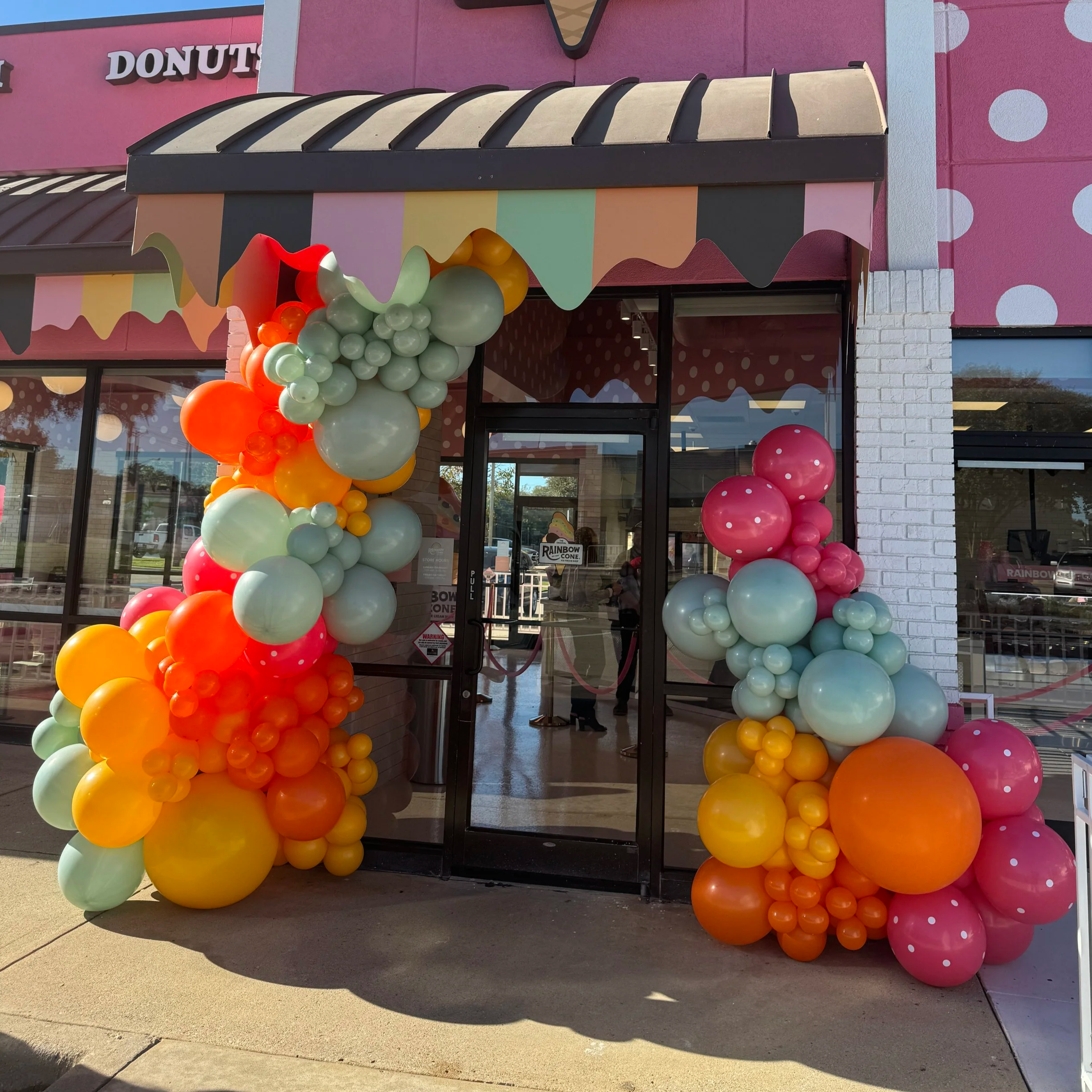 Rainbowconegrandopeningballoons.png