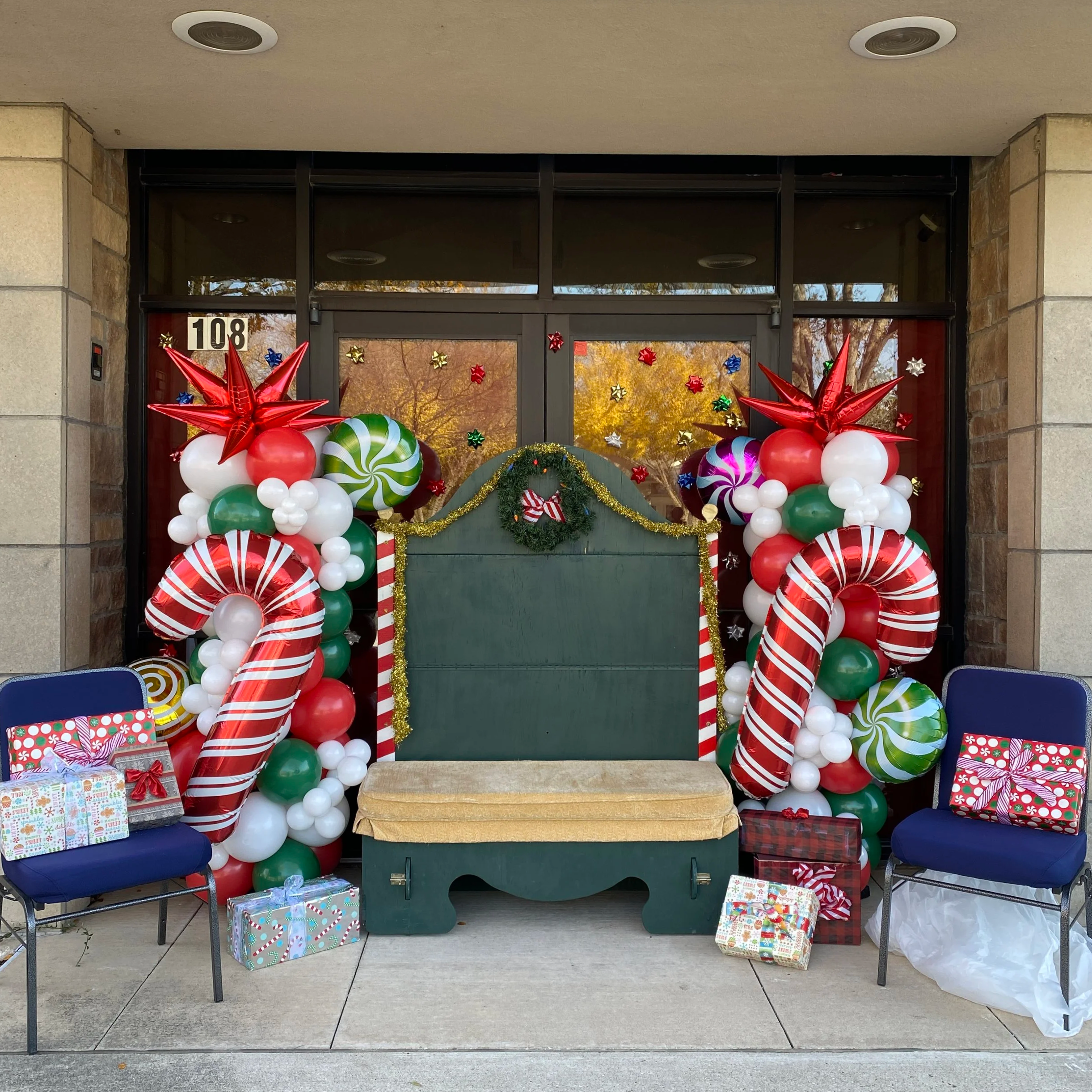Holiday Party Photo Backdrop Balloons