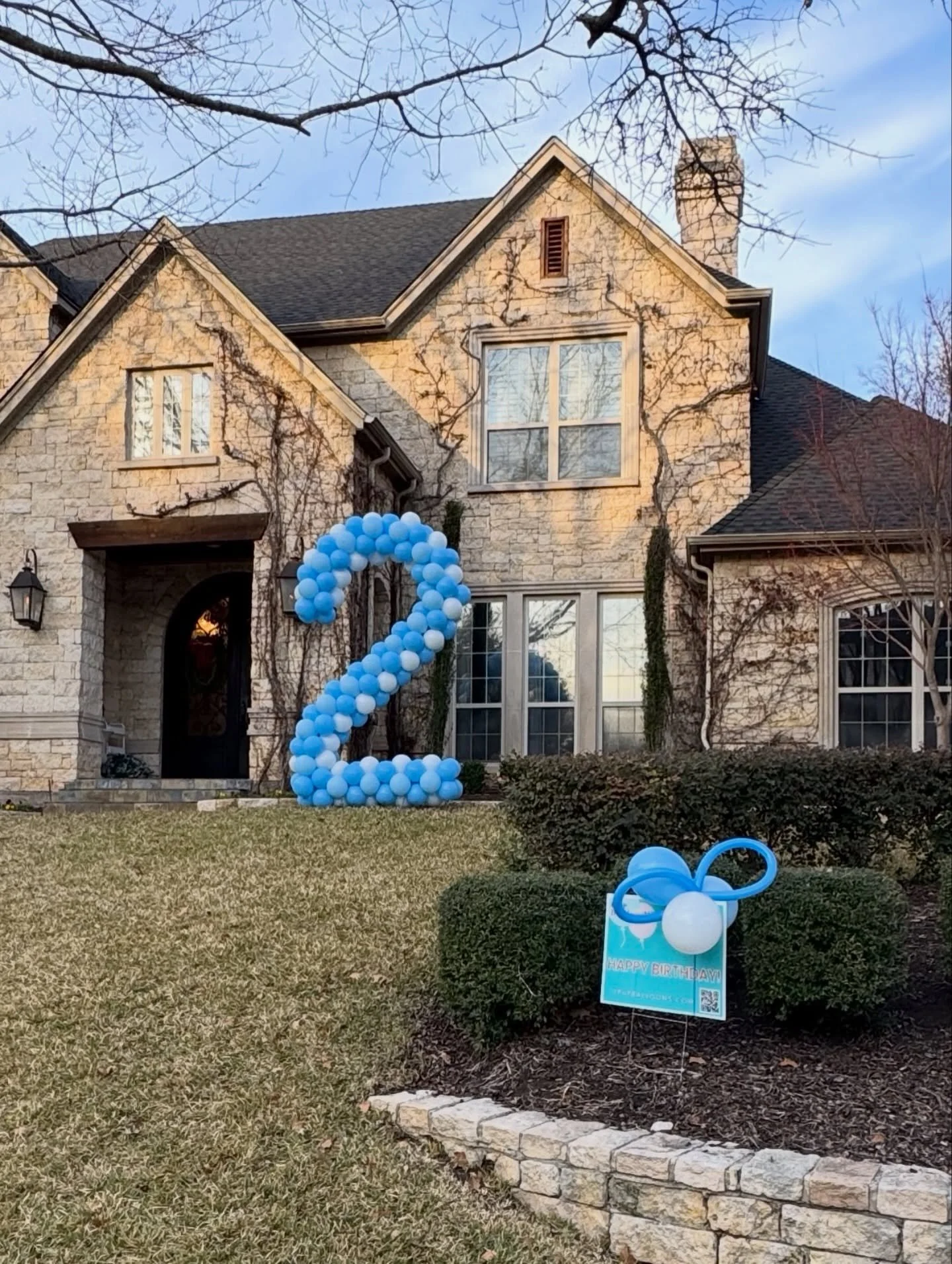 Two years old and already celebrating BIG 💙

This 9-foot yard number made the sweetest statement for a very special birthday. Proof that you&rsquo;re never too young to go all out. 🎈✨

#dfwballoons #dfwevents #yardnumbers #birthdayballoons #dfwmoms