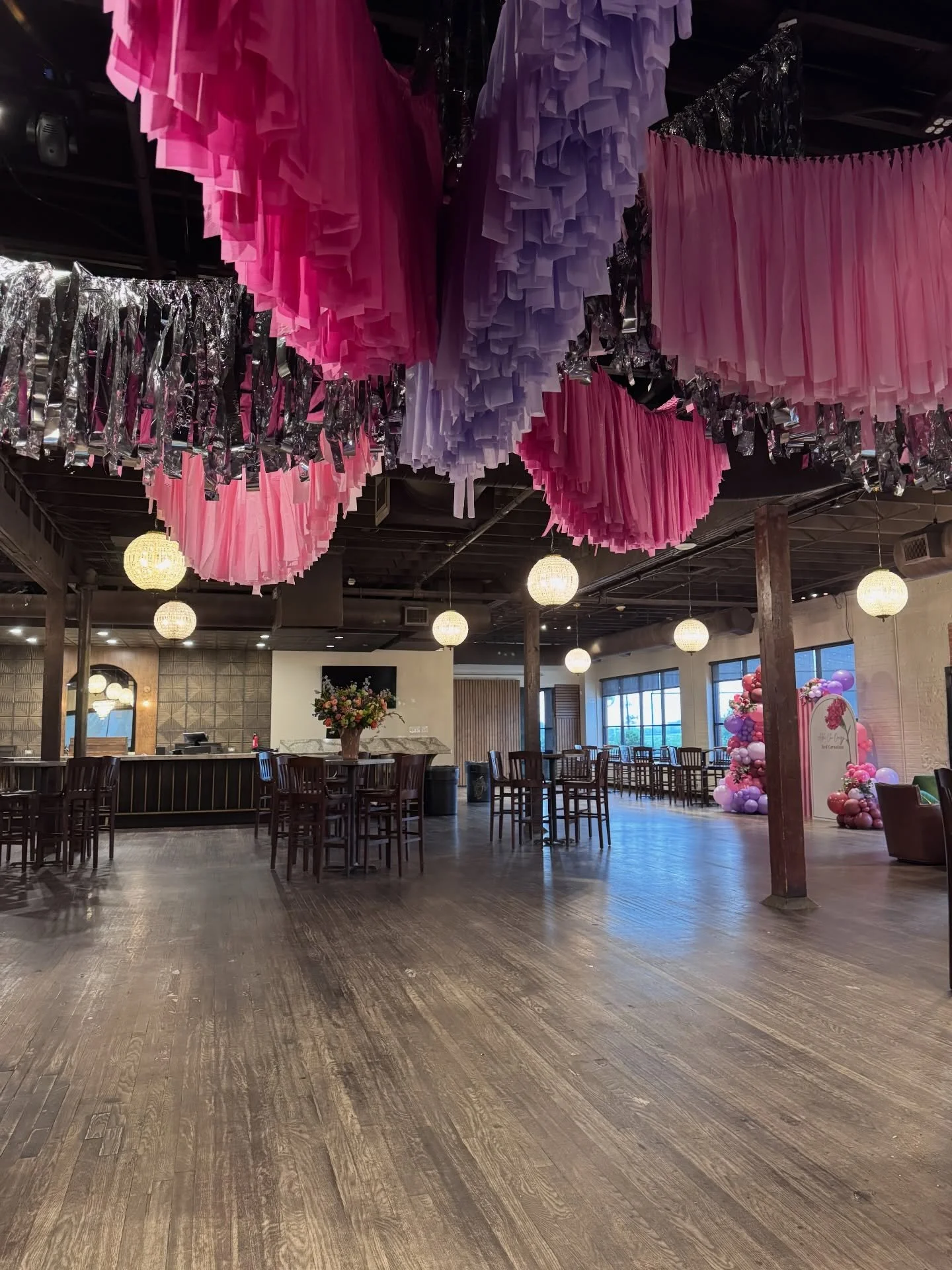 Obsessed with how this one turned out 🩷 

Ceiling streamers + a custom floral balloon backdrop for the most gorgeous sorority formal in Dallas 🌸 

This is exactly the kind of install we live for, balloons and several fun things in between. ✨

#upup