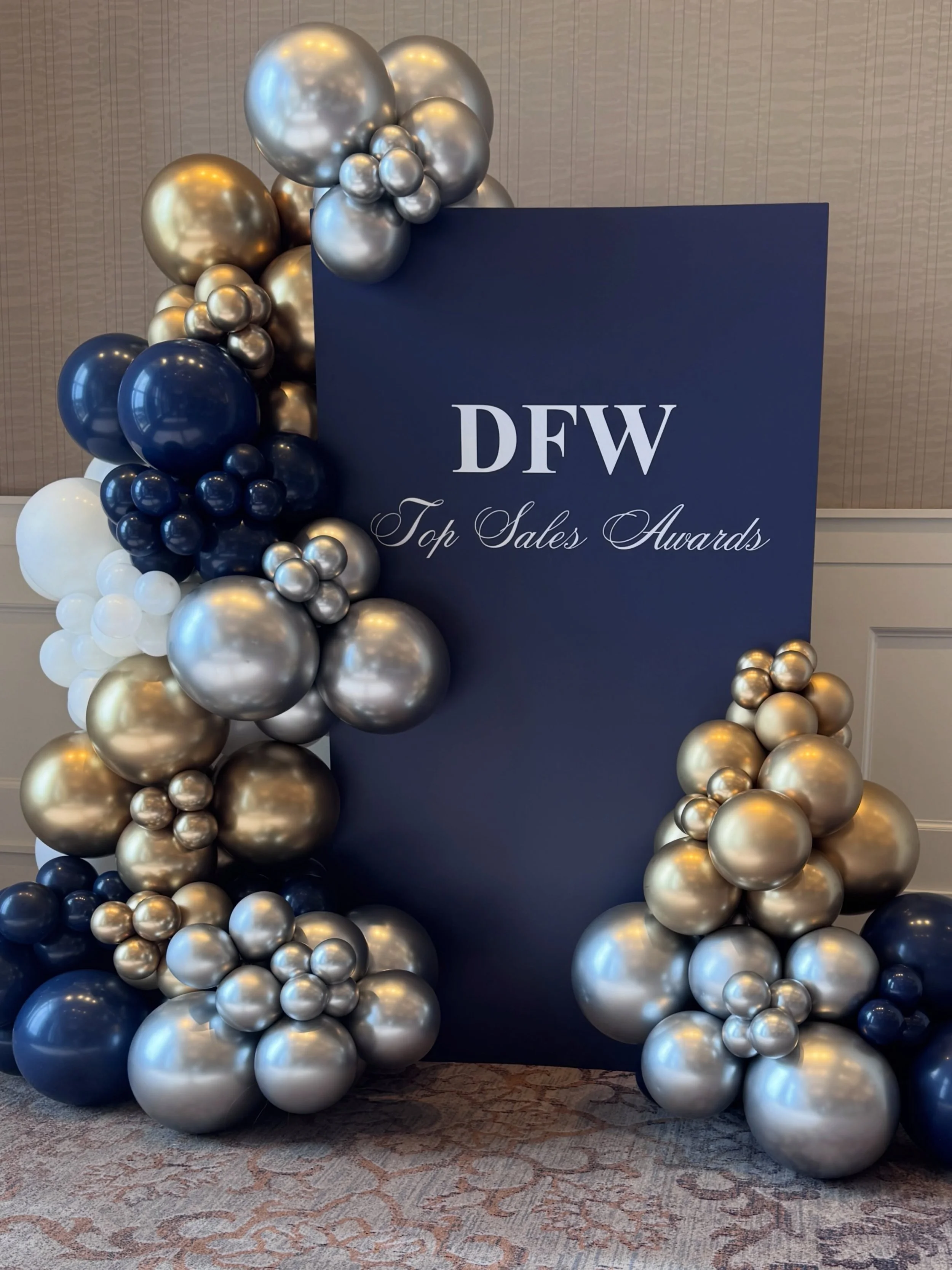 Celebrating the best of the best ✨

We loved creating this reusable custom backdrop and organic balloon installation for the Rooms To Go DFW Top Sales Awards at @hotelvingrapevine . The navy, silver, and white palette brought a clean, elevated look p