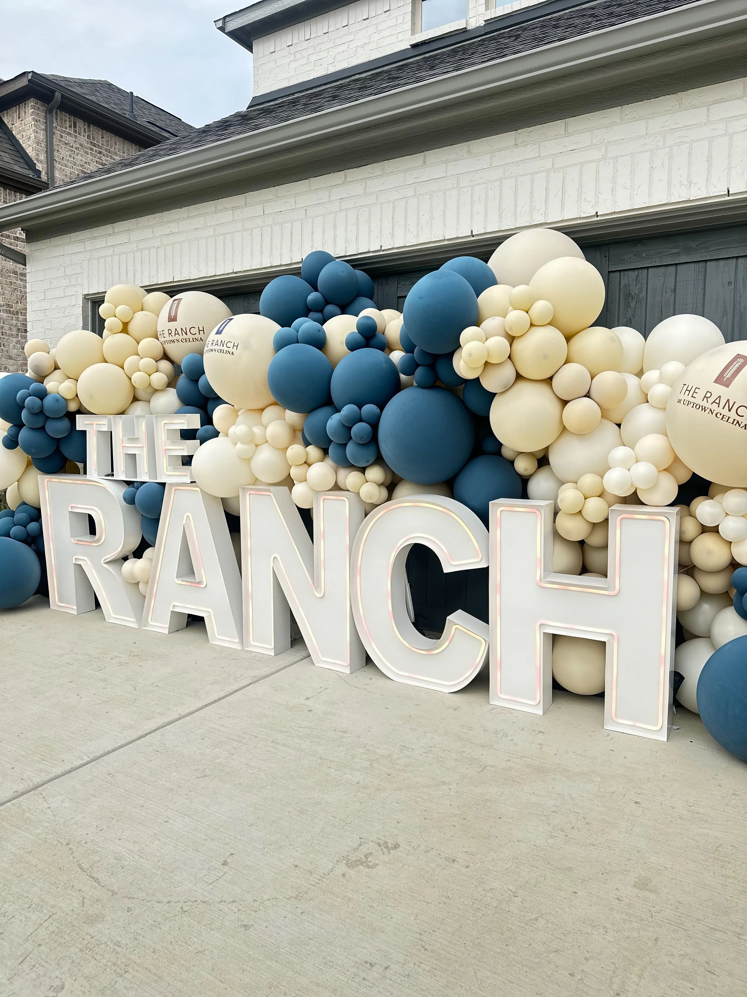 ✨Celebrating the grand opening of this beautiful new residential community with a custom balloon installation and LED marquee letters in partnership with @partylettersdfw. ✨

From grand openings to community events, Up Up Balloons creates custom ball