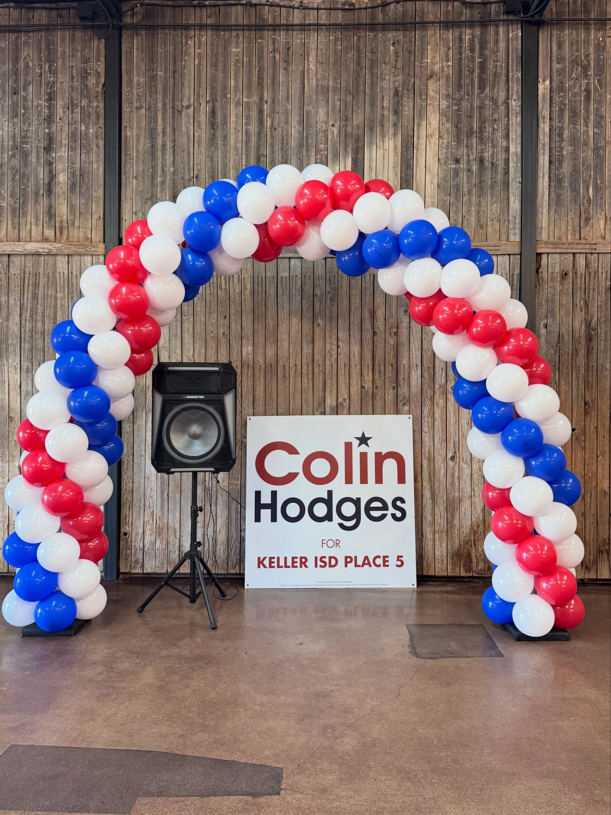 Sometimes classic is exactly what the space calls for. 🇺🇸

A traditional red, white + blue balloon arch creates a clean, polished entrance and works perfectly for community events, school functions and patriotic celebrations.

Simple. Classic. Alwa