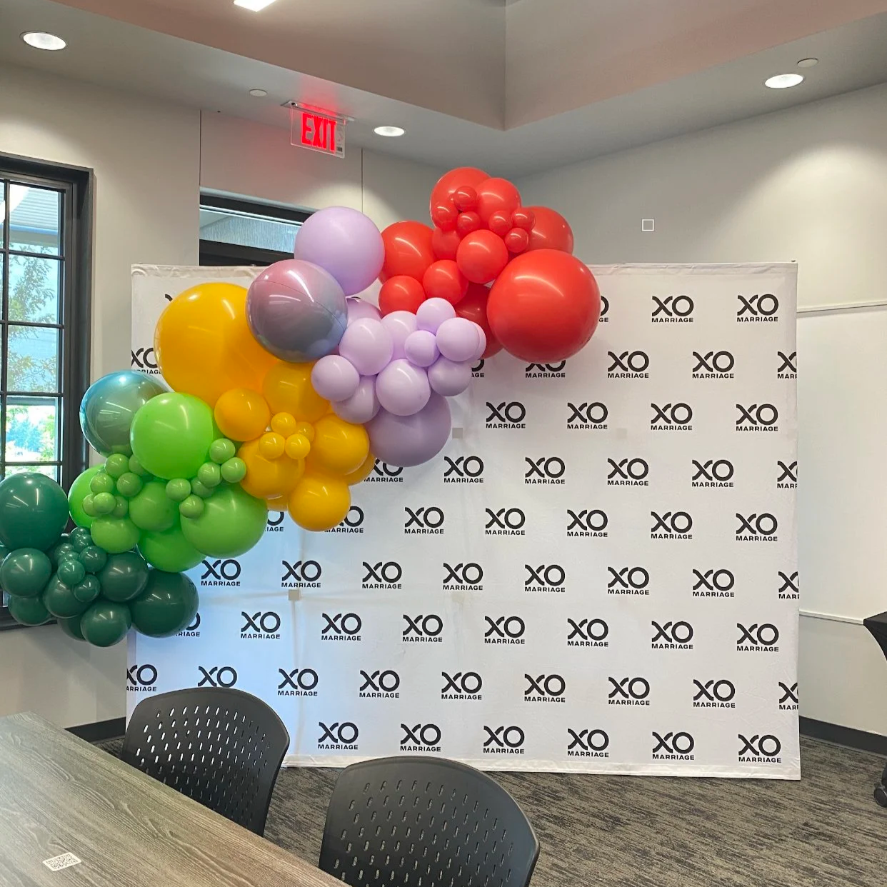 balloon photo backdrop event