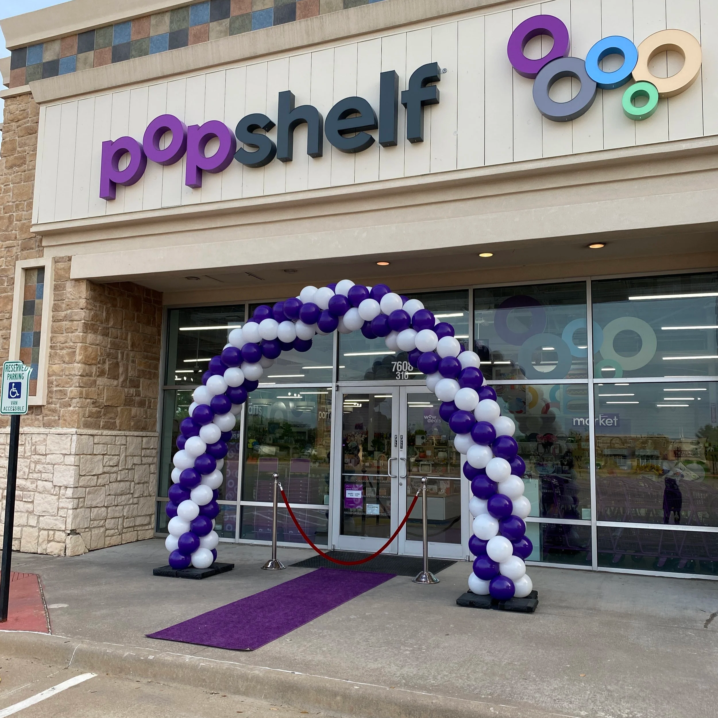 corporate balloon decor installation
