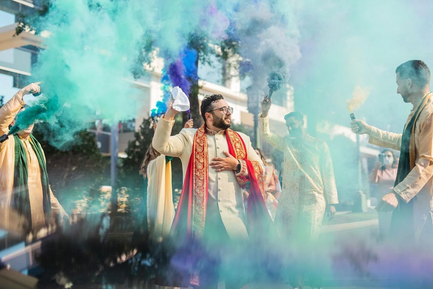 Flashback to @neefyjbaby &amp; @krupsinthecity &lsquo;s wedding - this Baraat ceremony was full of color!
.
.
.
📸: @enmuse
