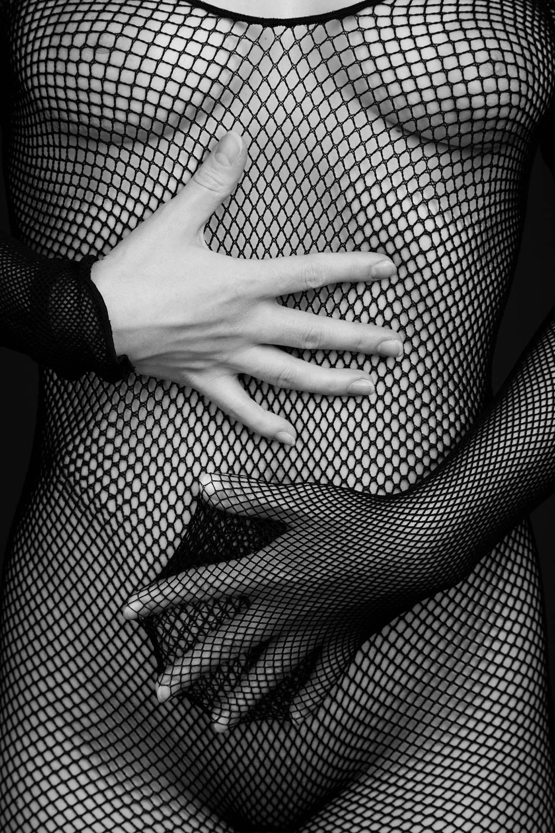 Nude with fishnet-99.jpg