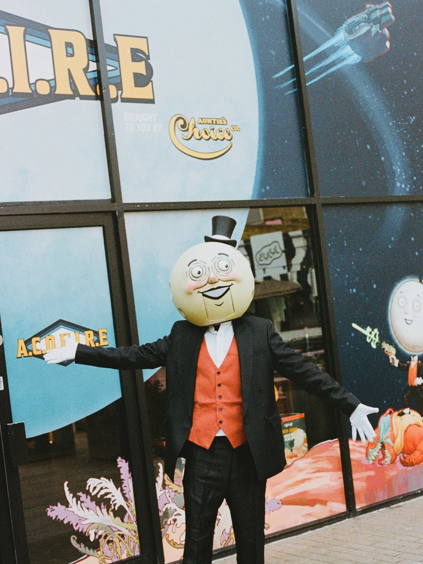 It&rsquo;s been clear for a while to me that my goal for 2026 is simply be more analogue. And I&rsquo;m already embracing my film camera a lot more for work! This client @xboxuk were over the moon 🌙 (Pun 💯 intended!)

Donna x

➡️ SWIPE for some @br