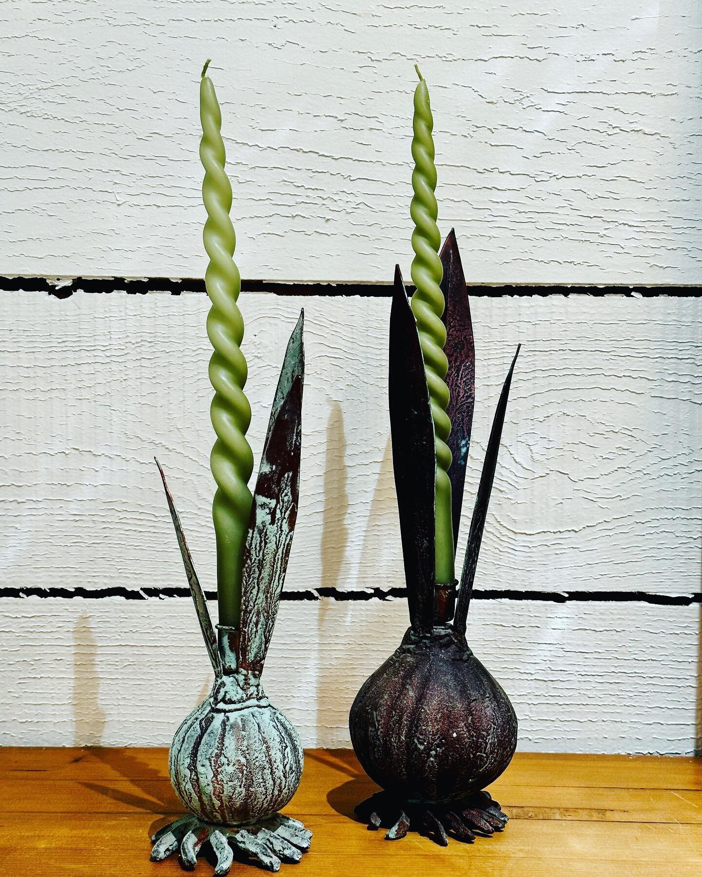 🌷Featured Spring items!🌷
Antique copper bulb candlesticks paired with our tapered twist candles in green.
Mint Florentine Planter filled with fresh lichen and gold leafed Easter eggs.
Come see us for a total Spring Refresh or a few finishing touche