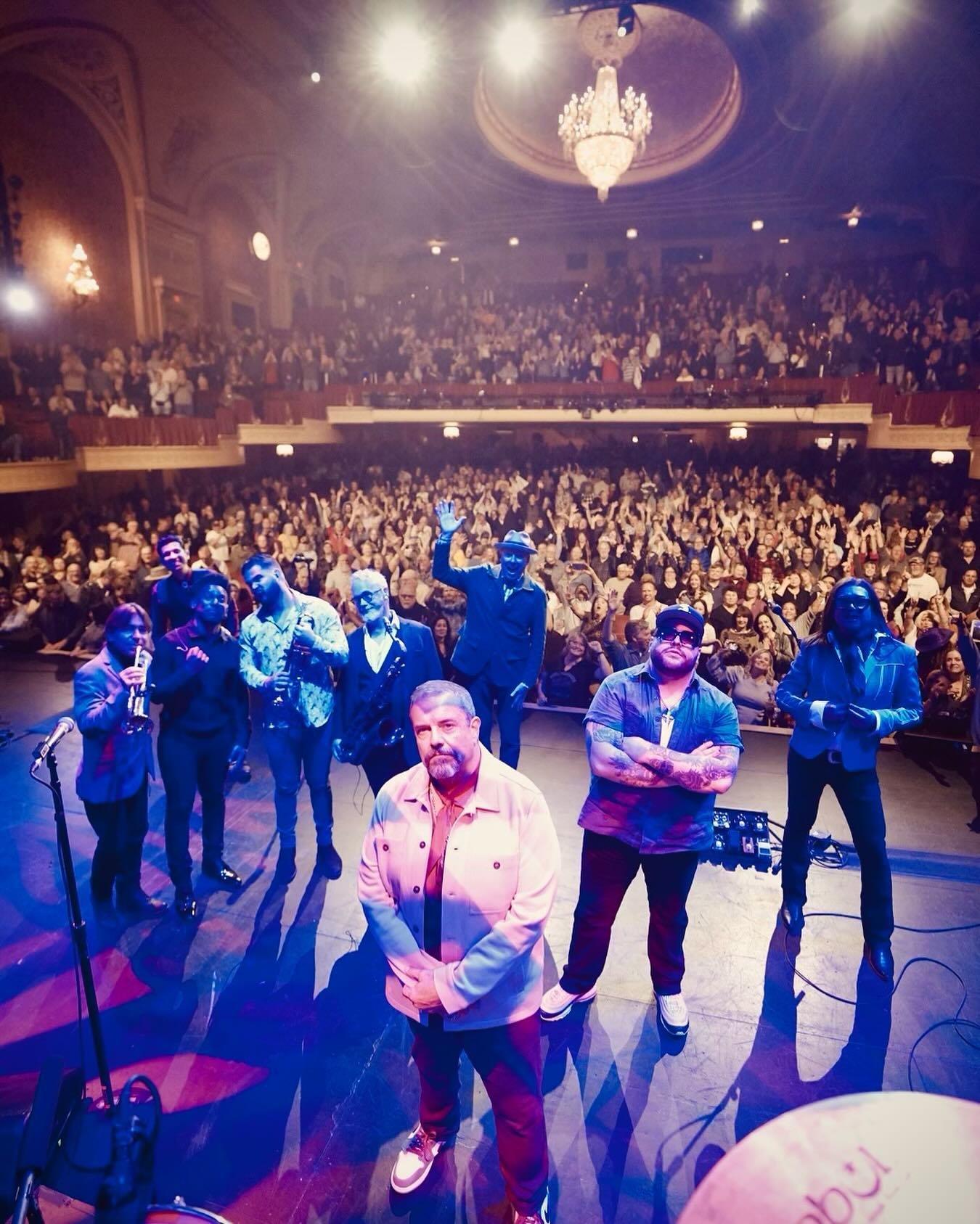 Waukegan! ⛵️ Thanks for a fun Friday night at the @genesee_theatre 💃 We&rsquo;ll see you next time!

📸 @habanamenex #TheMavericks #WorldTour24 #TheMavericksLive