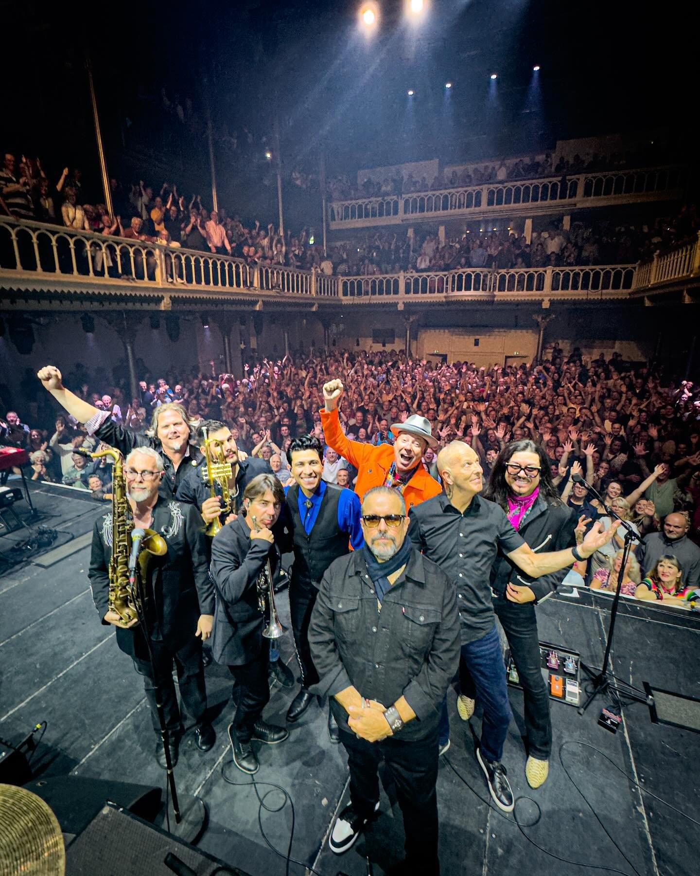 AMSTERDAM! 🌷 Amazing as always at the beautiful @paradisoadam! Thanks for a Tuesday night sell out, we&rsquo;ll see you next time! 

📸 @michaelalanreynolds #TheMavericks #WorldTour24 #Amsterdam