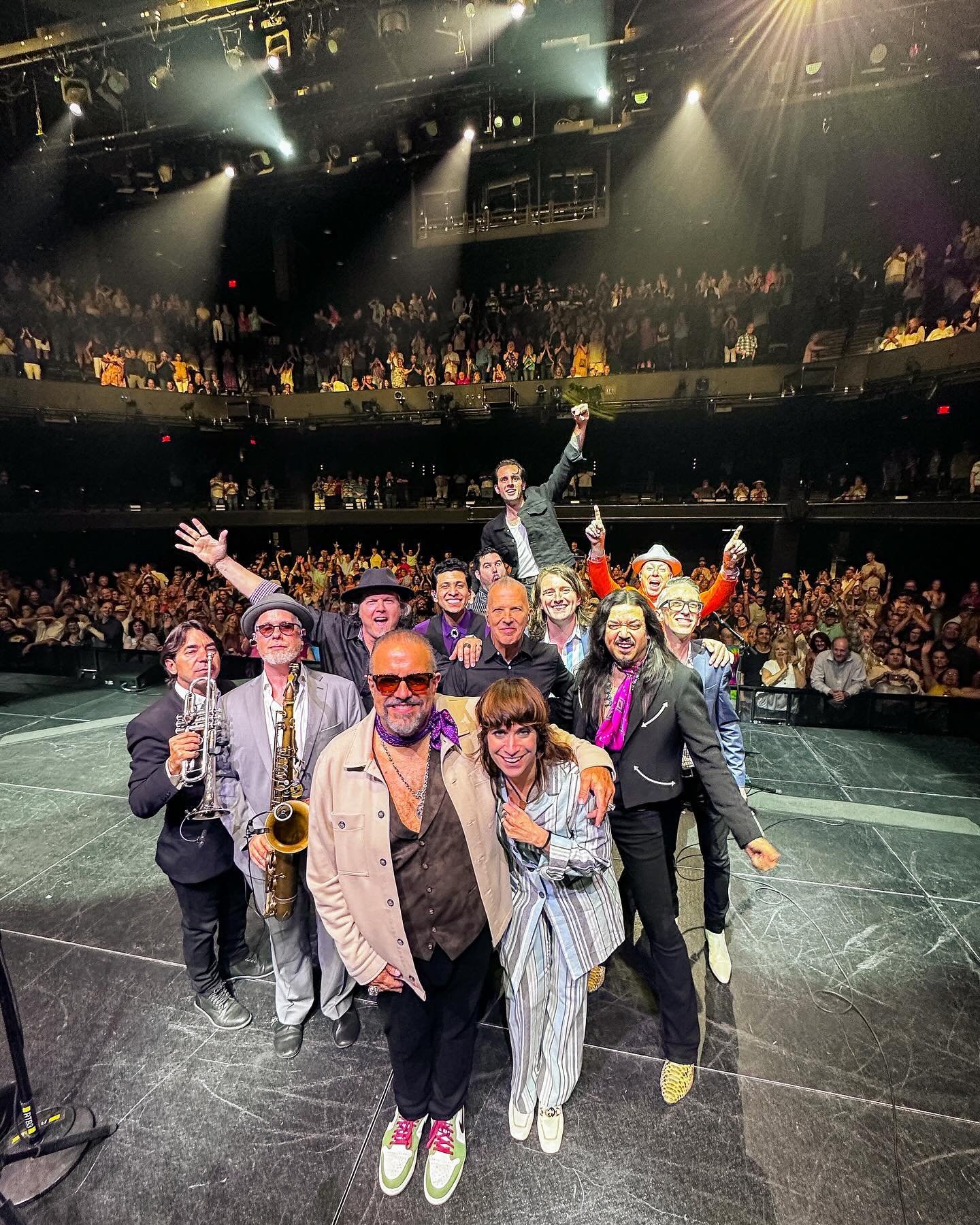 Phenomenal Night 1 from @acllive with our good friend @nicoleatkins!! 😎 Ready to do it ALL OVER AGAIN tonight! We&rsquo;ll see you soon!

Doors - 7pm
Nicole Atkins - 8pm
Mavericks - 9pm

📸 @michaelalanreynolds #TheMavericks #WorldTour24 #Austin