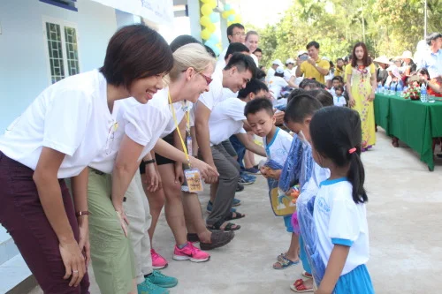 Cate Prescott and SM volunteers hand out gifts for kindergarten children at the Tien Lap kindergarten. (Photo: Dan Q. Dao)