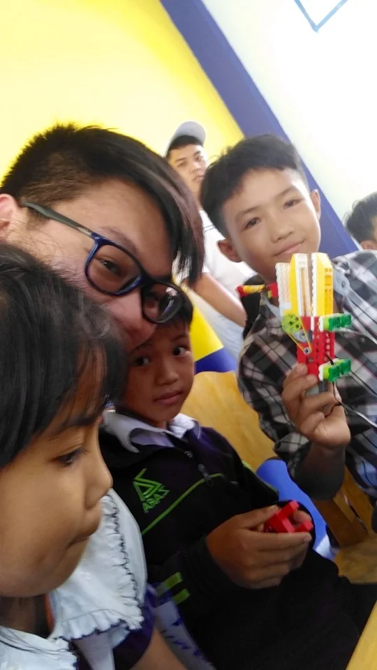 Tin Nguyen with his LEGO robotics students (Photo : Tin Nguyen)