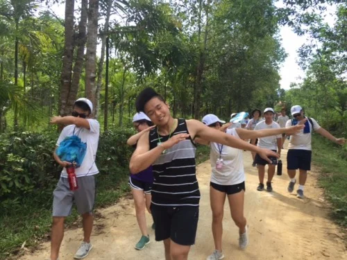 Heading back to the workcamp after visiting local families (Photo: Stephanie Nguyen)