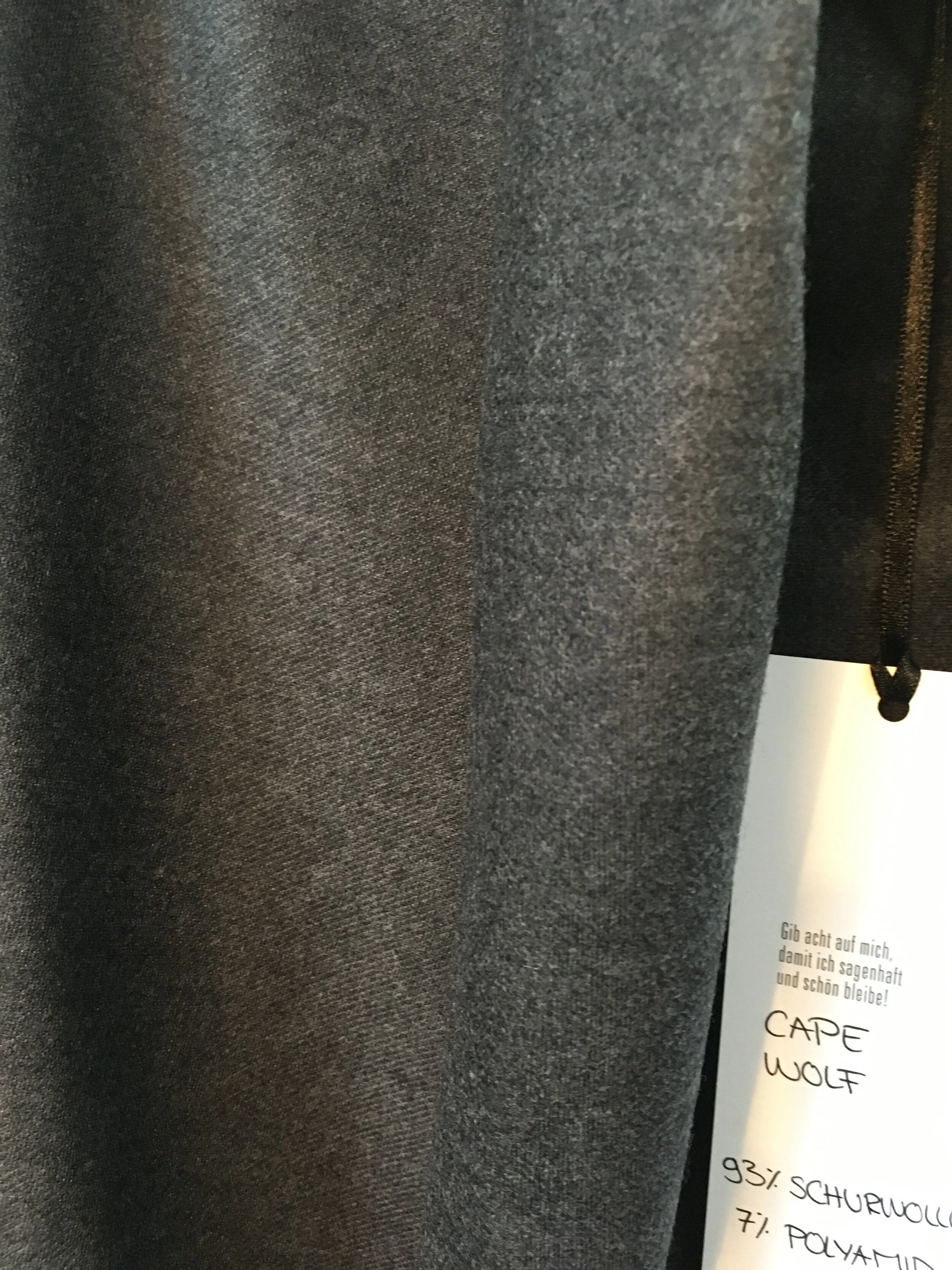 4221BF3F-6490-4828-8D81-3218C3E27A3B