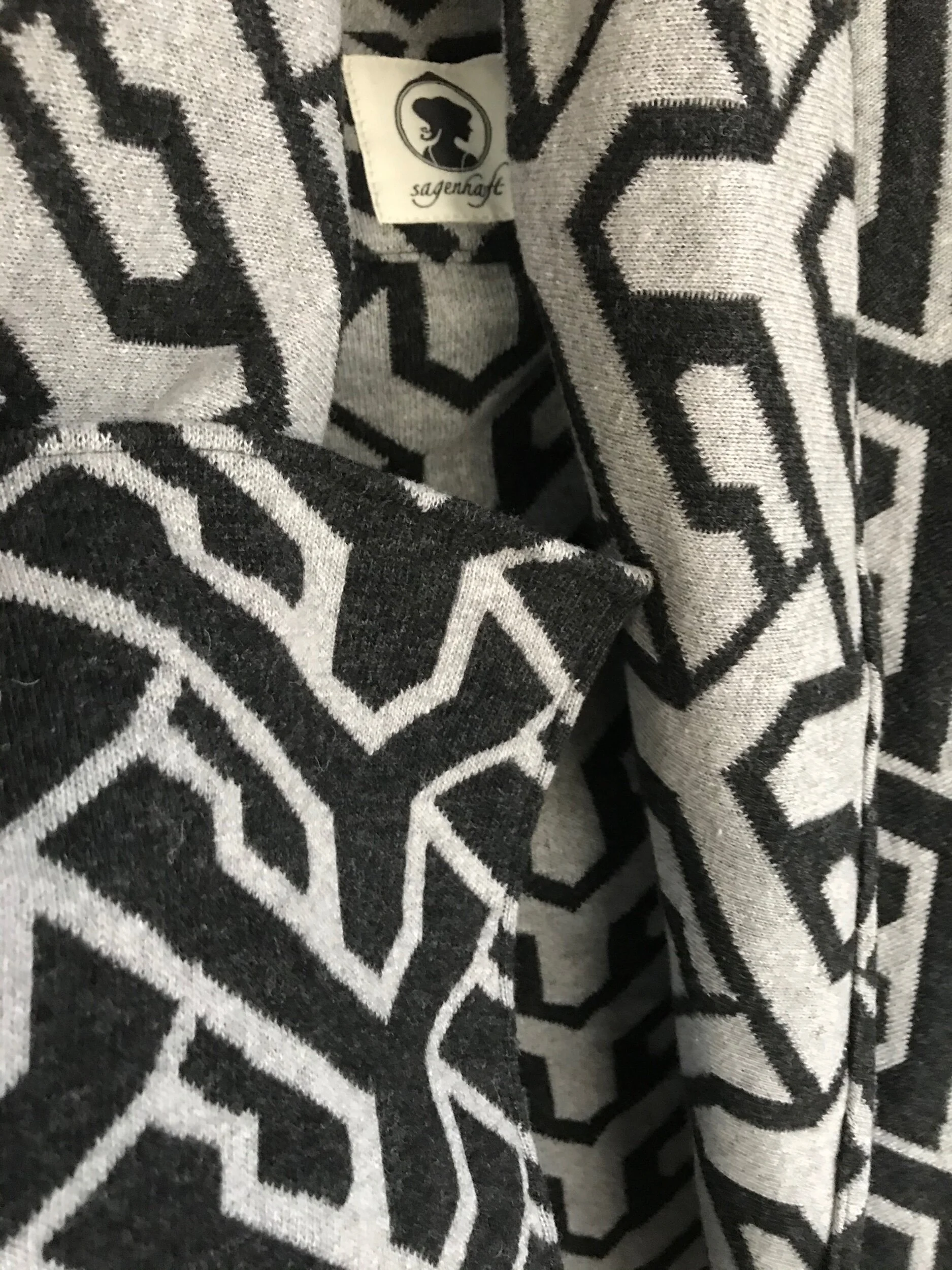 D8E405FE-DFB7-4615-BB8D-C18DE4F13566